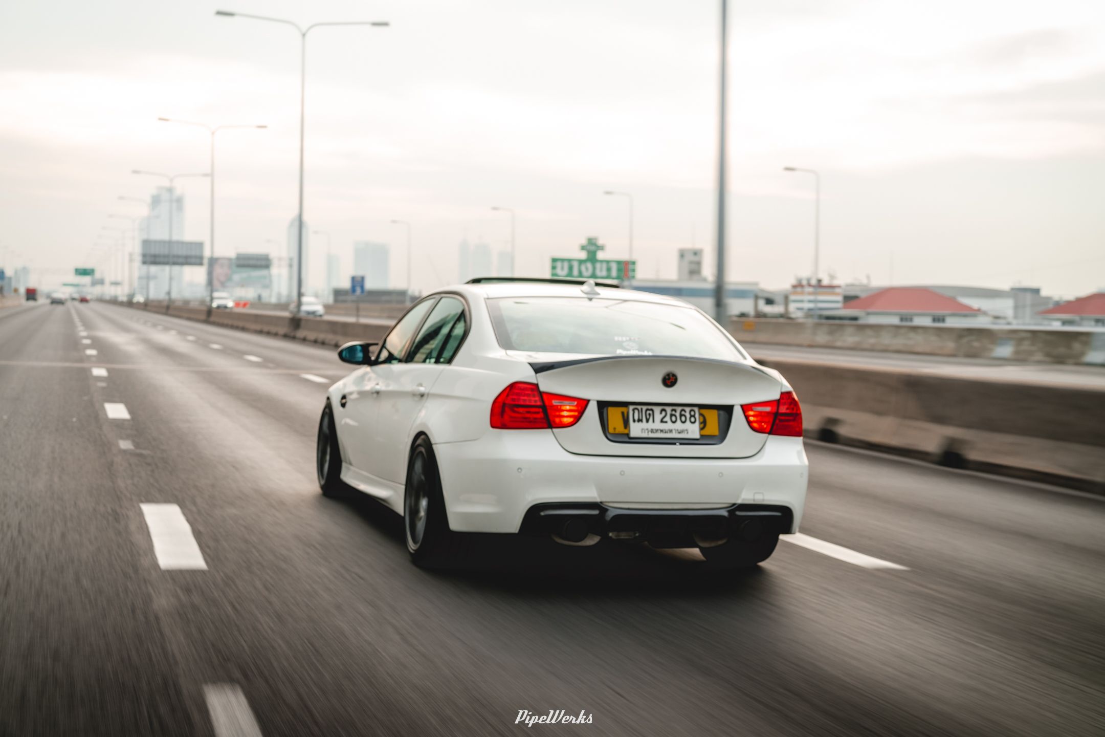 White BMW E90 Sedan 3 Series with 18" EC-7 Apex wheels in Anthracite