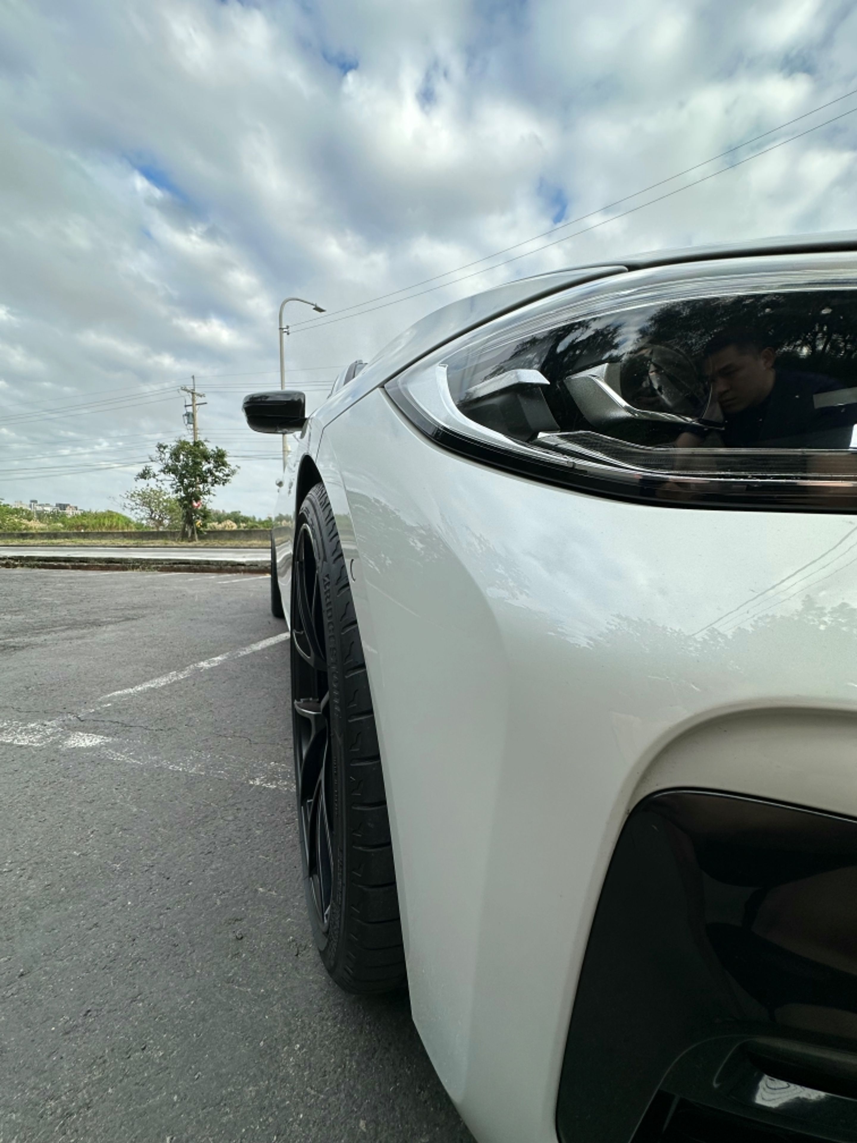 White BMW G21 Wagon 3 Series with 20" VS-5RS Apex wheels in Satin Black