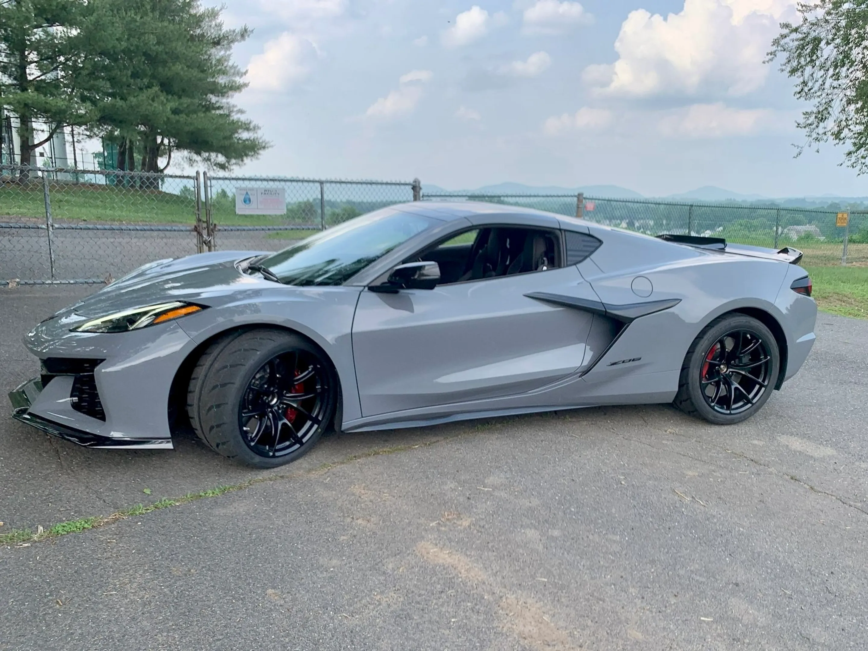 Grey Chevrolet C8 Corvette Z06 with 19" VS-5RE Apex wheels in Satin Black