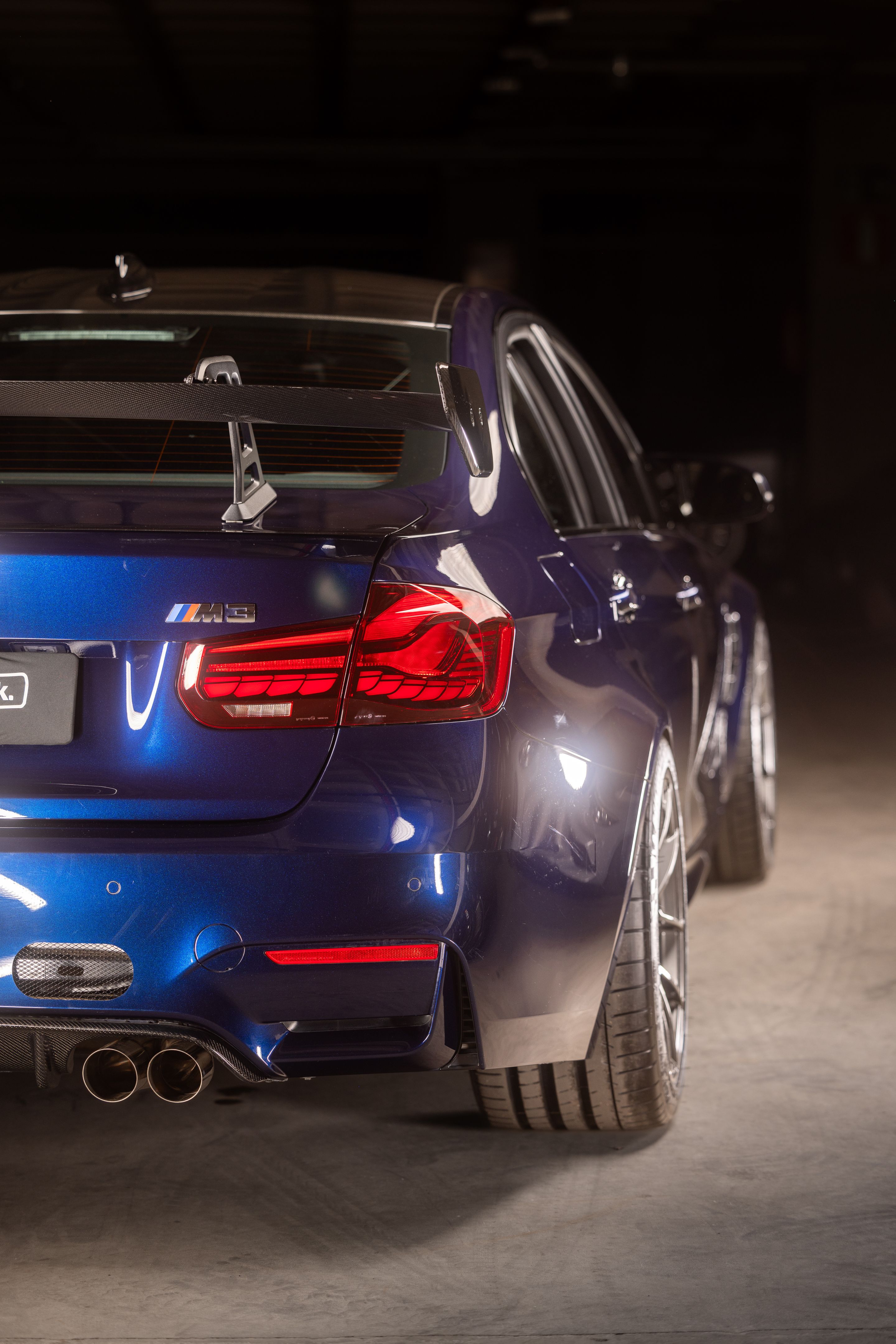 Blue BMW F80 M3 with 18" VS-5RS Apex wheels in Anthracite