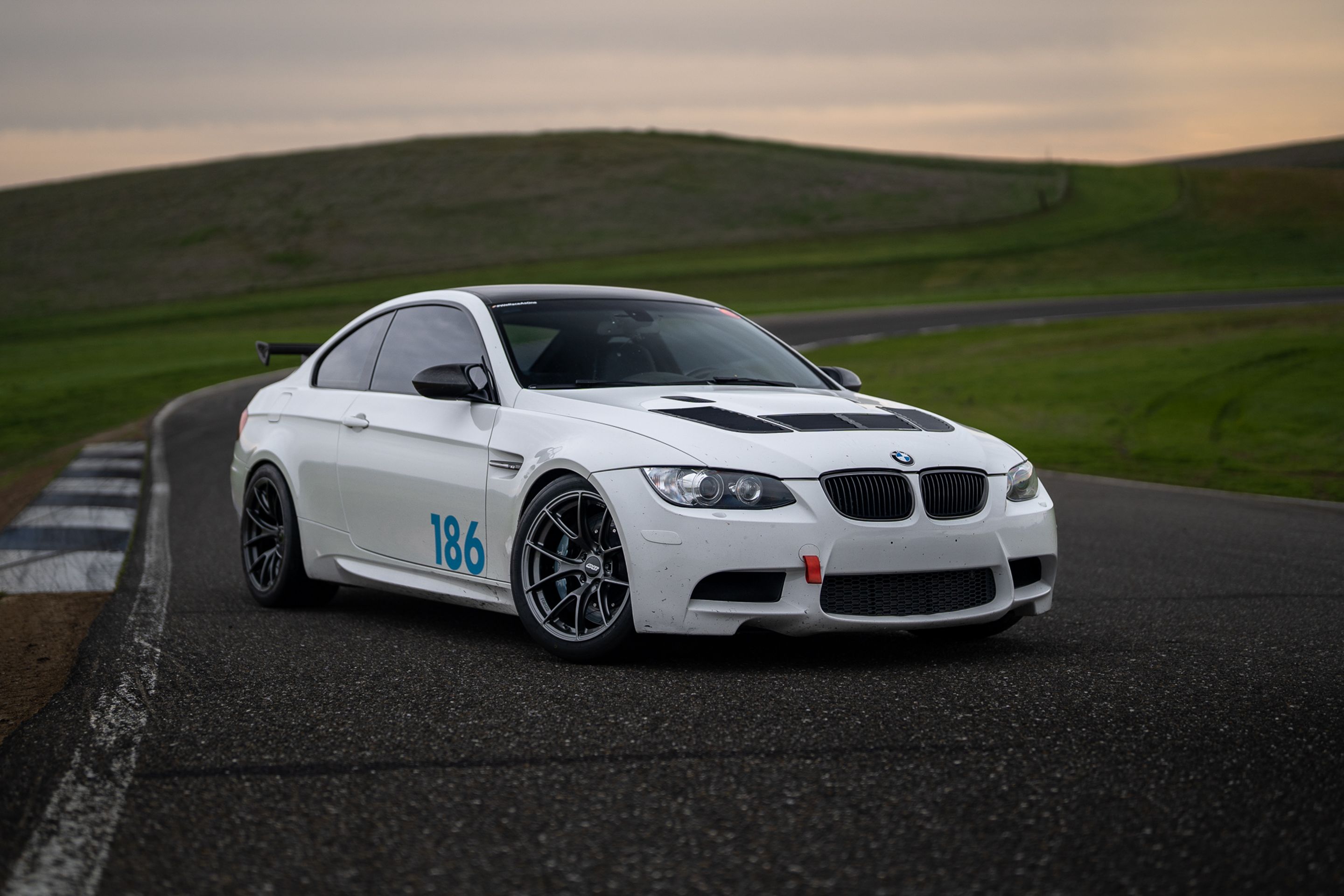 White BMW E92 Coupe M3 with 18" VS-5RS Apex wheels in Anthracite