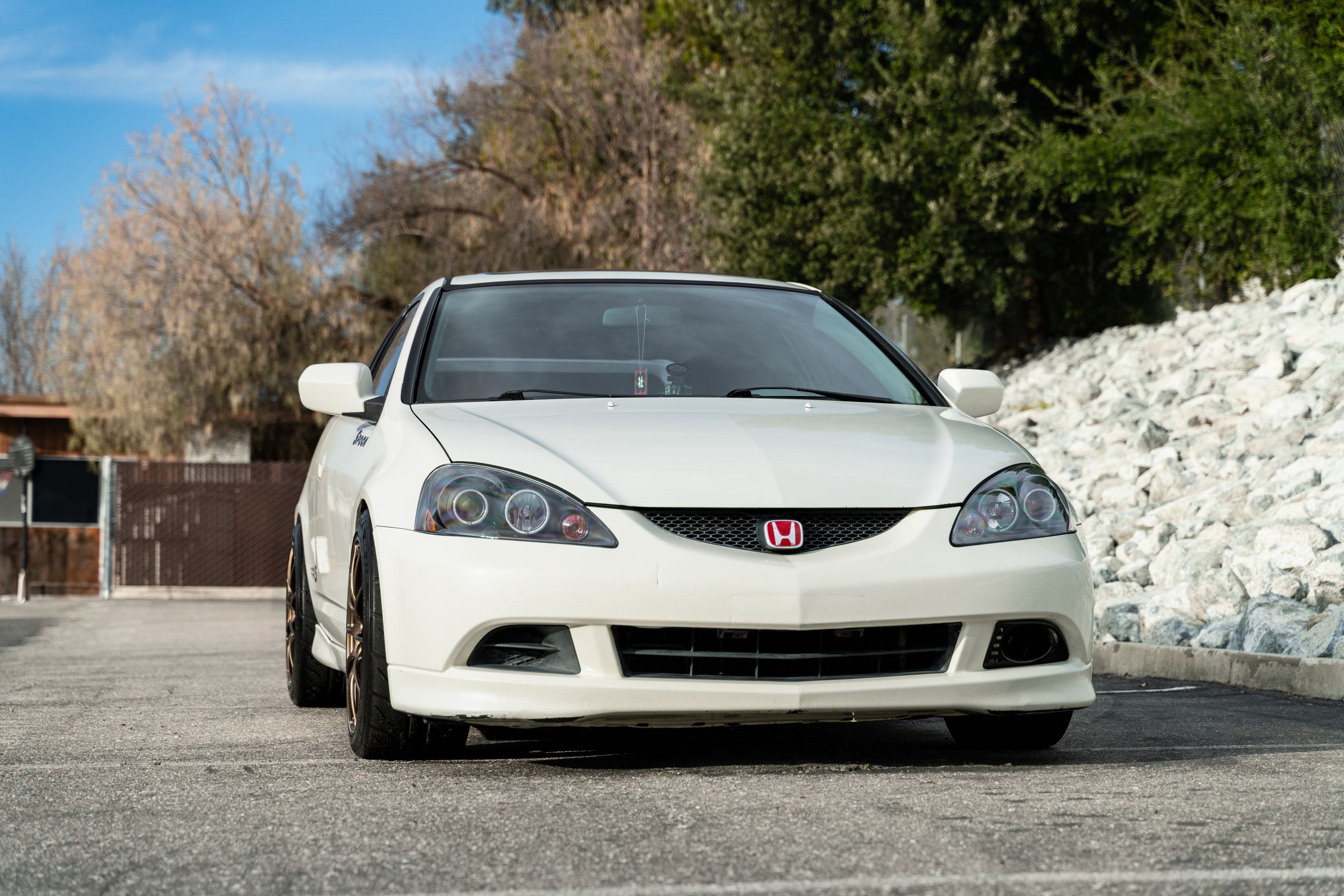 White Acura DC5 RSX with 17" SM-10RS Apex wheels in Satin Bronze