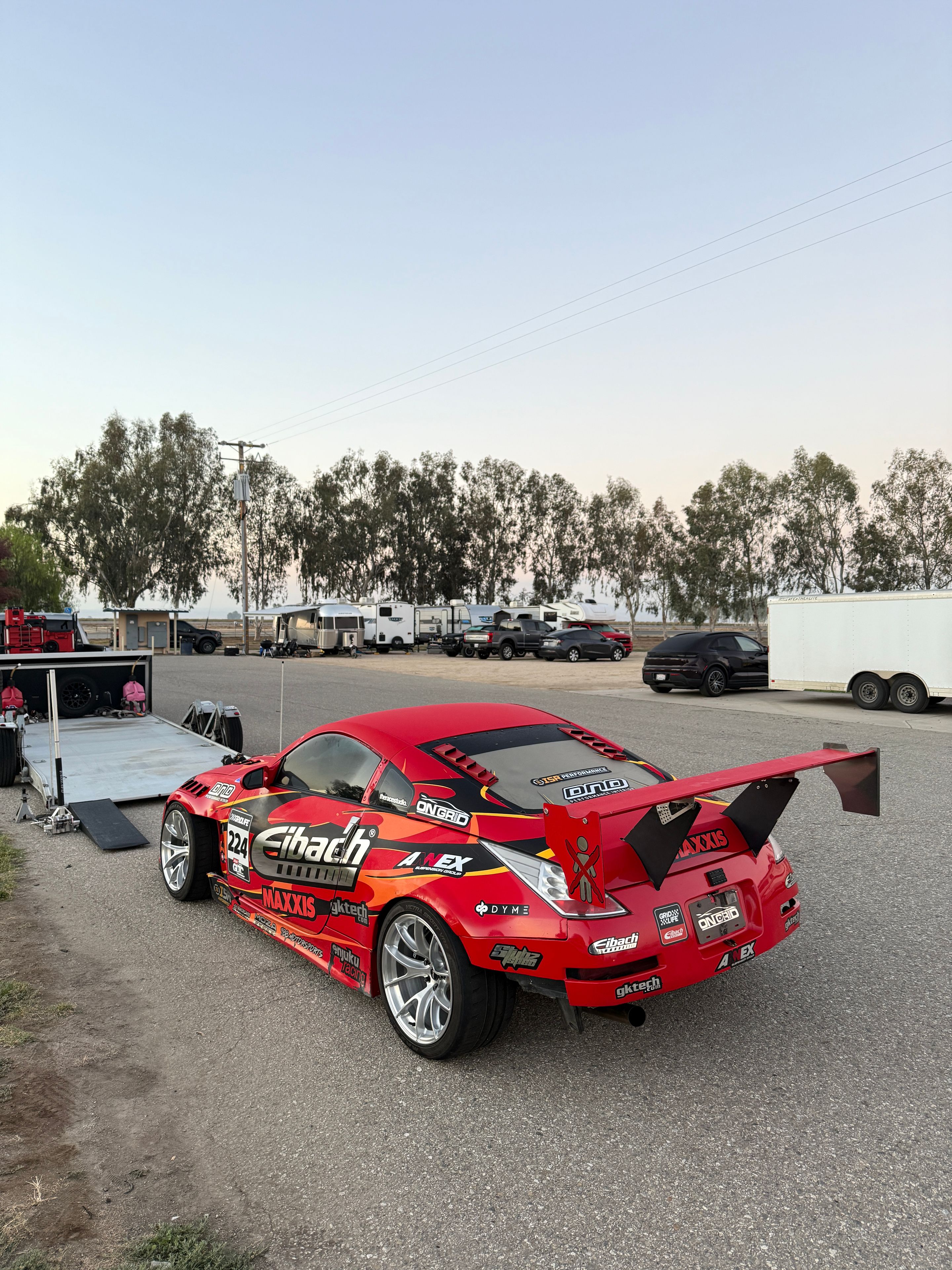 Race Livery Nissan 350Z with 18" VS-5RS Apex wheels in Brushed Clear
