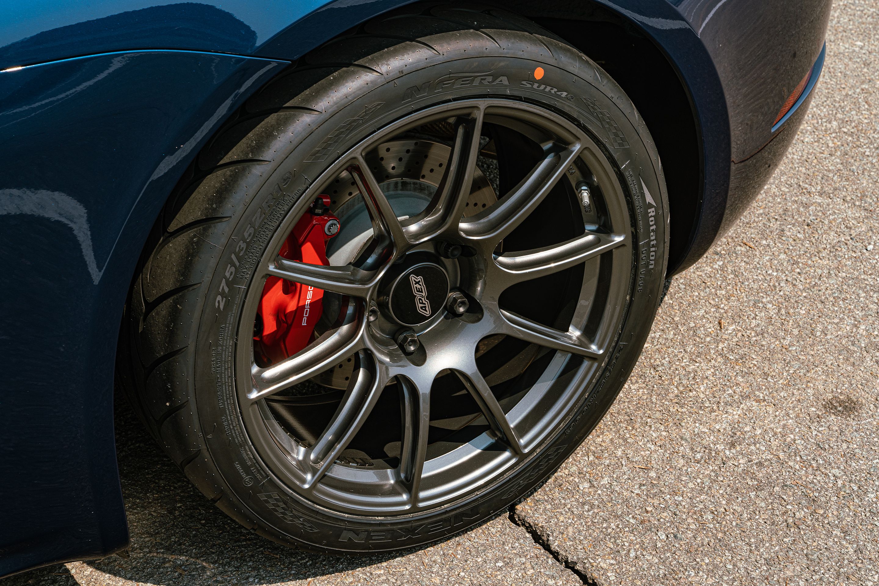 Blue Porsche 718 Cayman GTS 4.0L with 19" SM-10 Apex wheels in Anthracite