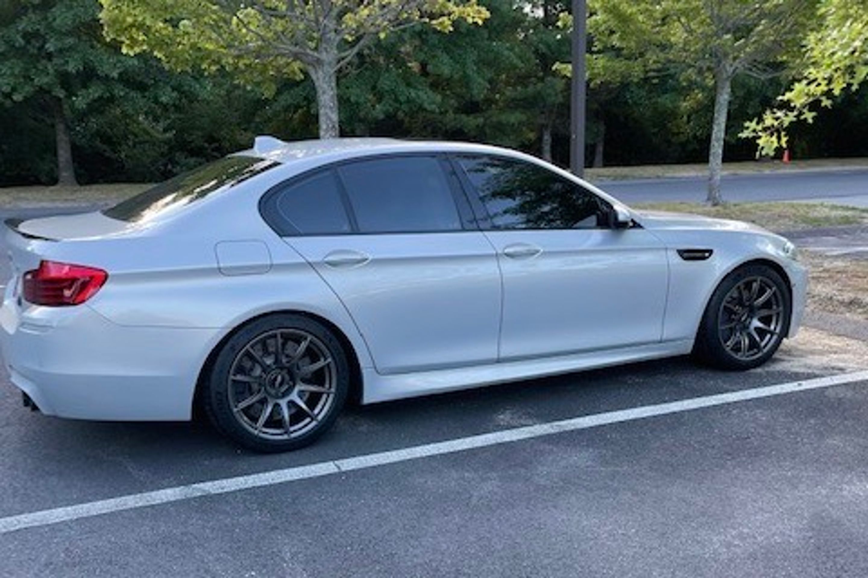 Grey BMW F10 M5 with 19" SM-10 Apex wheels in Anthracite