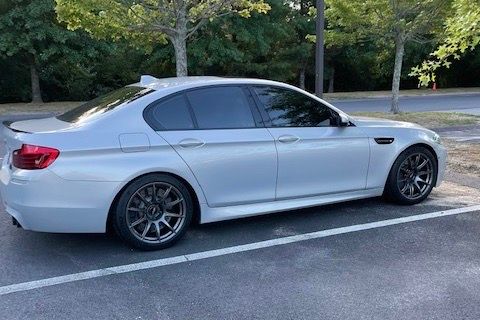 Grey BMW F10 M5 with 19" SM-10 Apex wheels in Anthracite