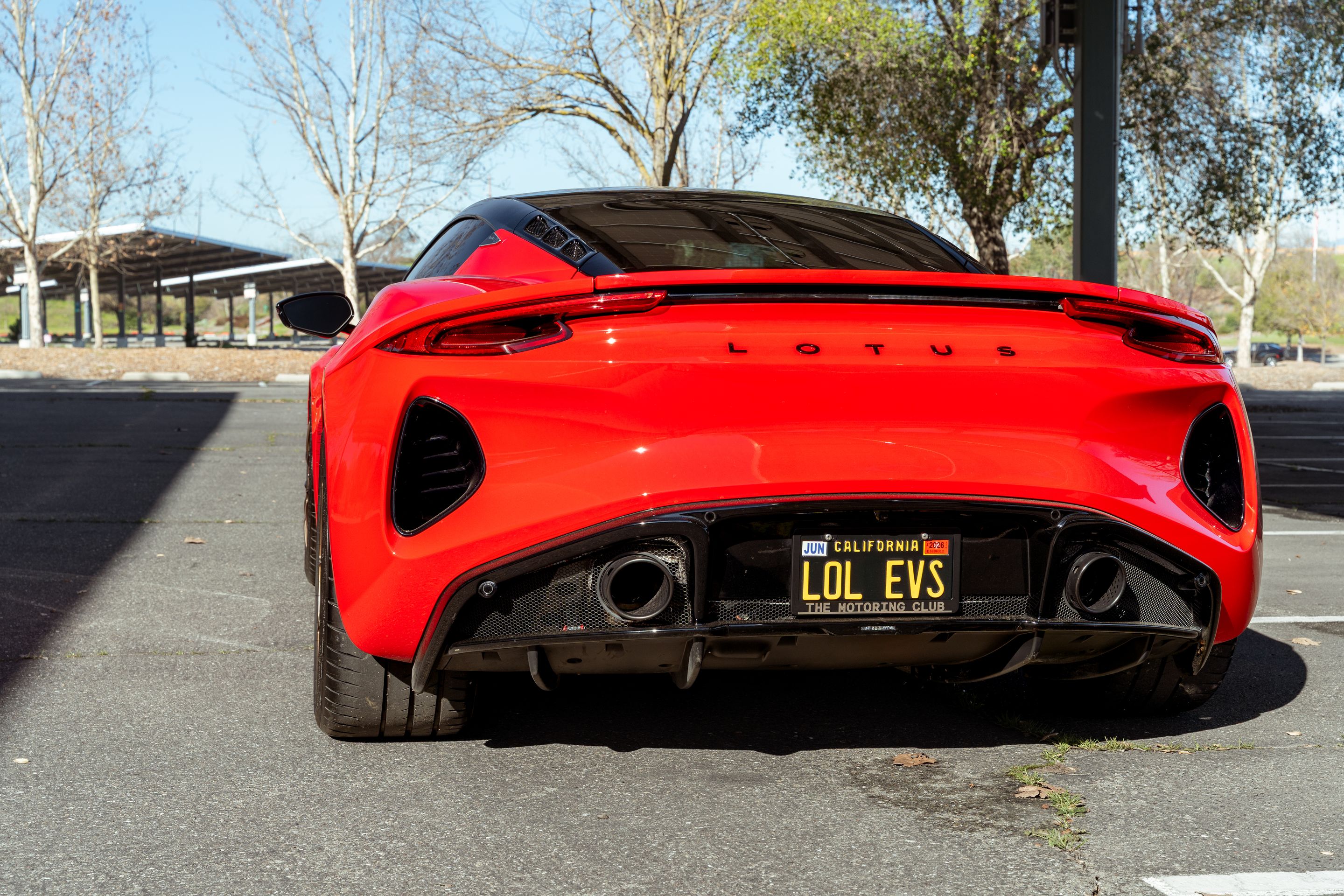 Red Lotus Emira with 20" VS-5RS Apex wheels in Anthracite