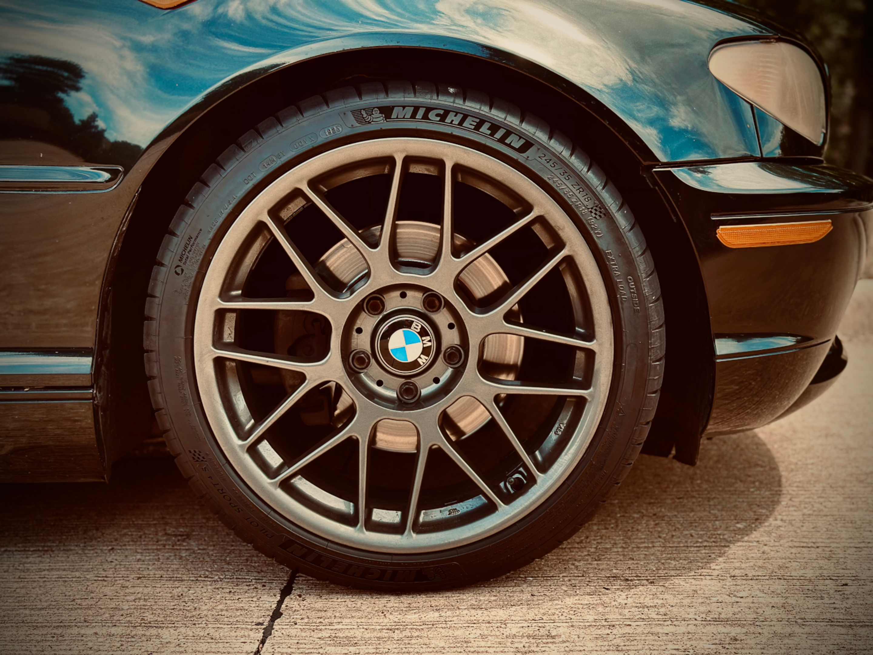 Black BMW E46 3 Series with 18" ARC-8 Apex wheels in Anthracite