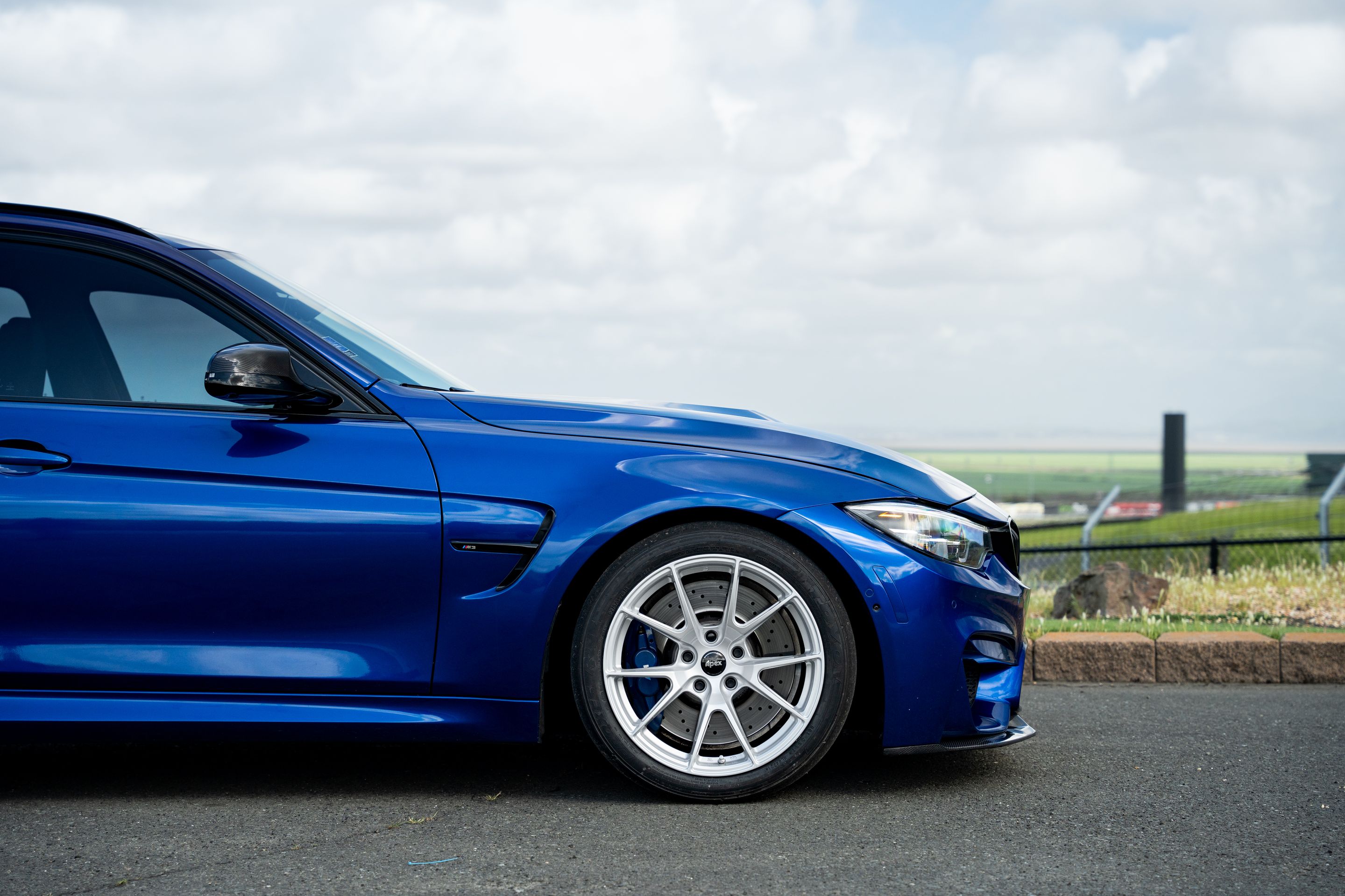 Blue BMW F80 M3 with 18" VS-5 Apex wheels in Race Silver