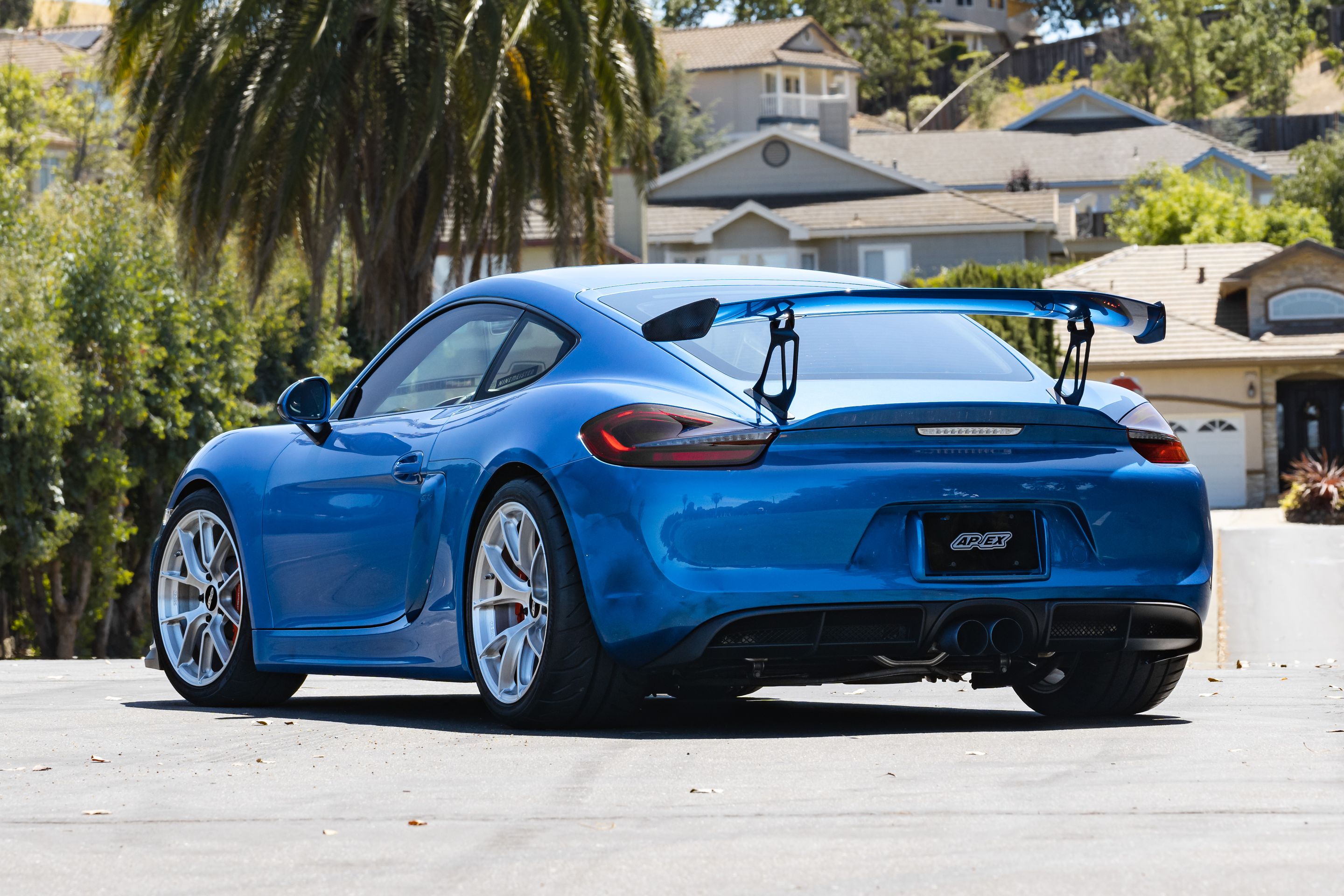 Blue Porsche 981 Cayman GT4 with 19" VS-5RS Apex wheels in Brushed Clear