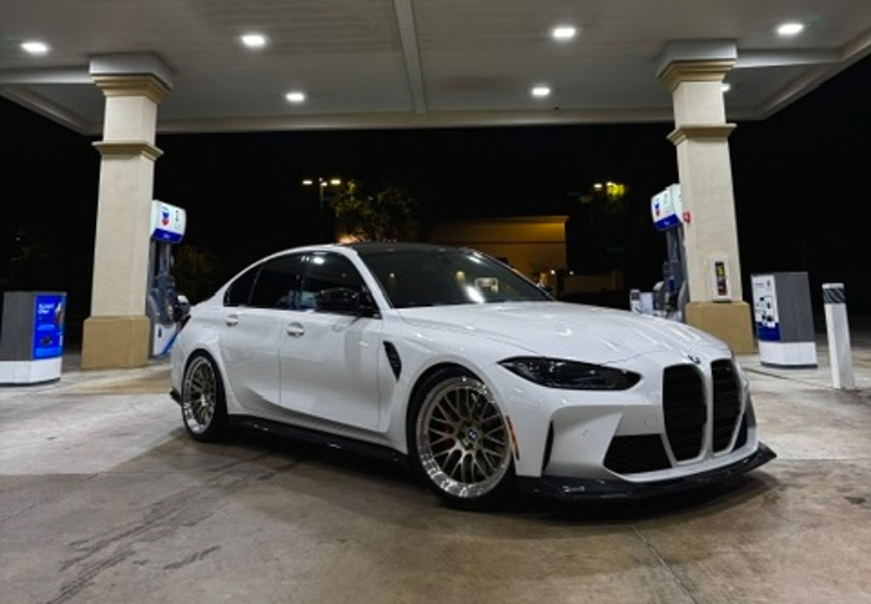 White BMW G80 M3 with 20" ML-10RT Apex wheels in Machined Lip Gloss Motorsport Gold