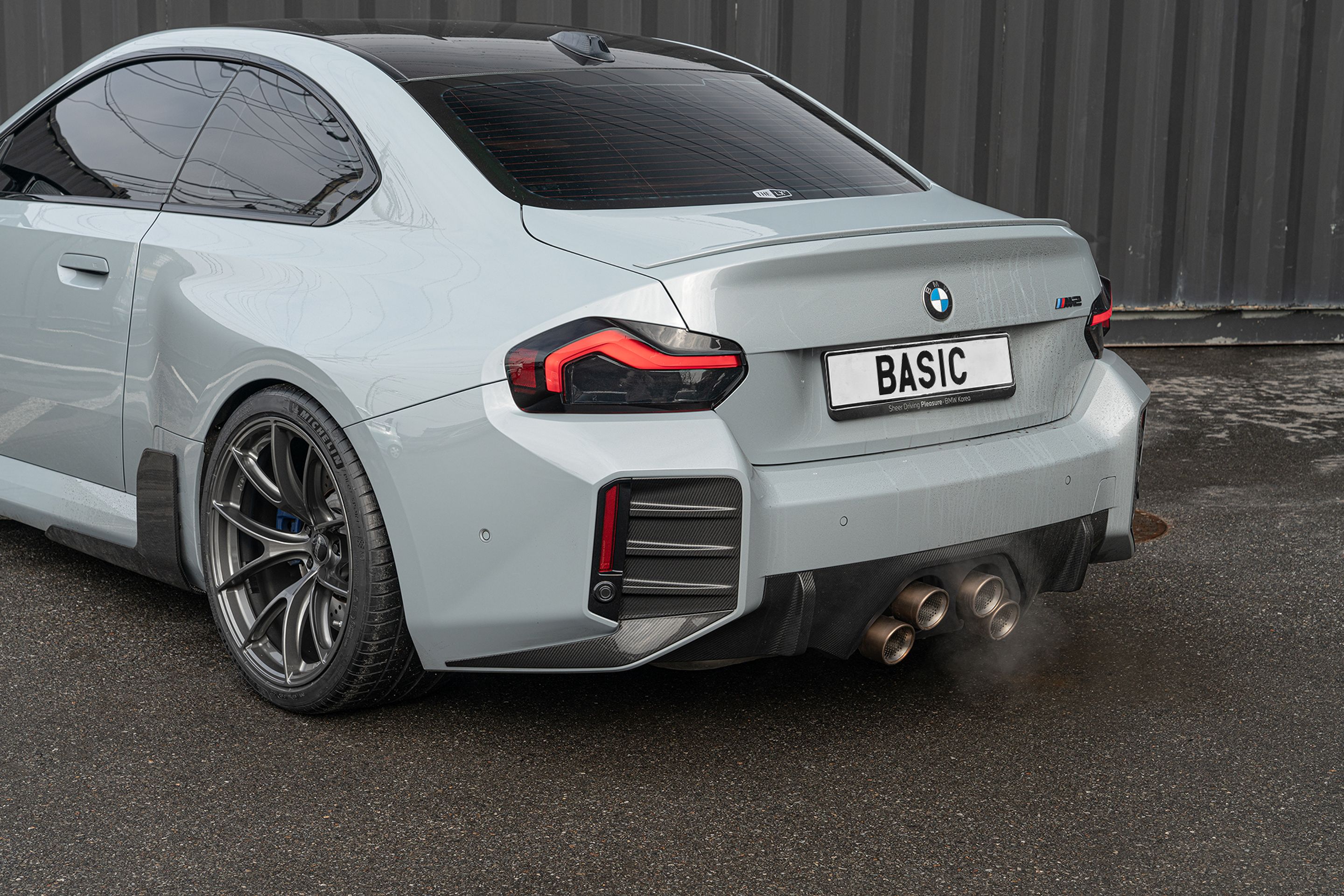 Grey BMW G87 M2 with 20" VS-5RS Apex wheels in Anthracite