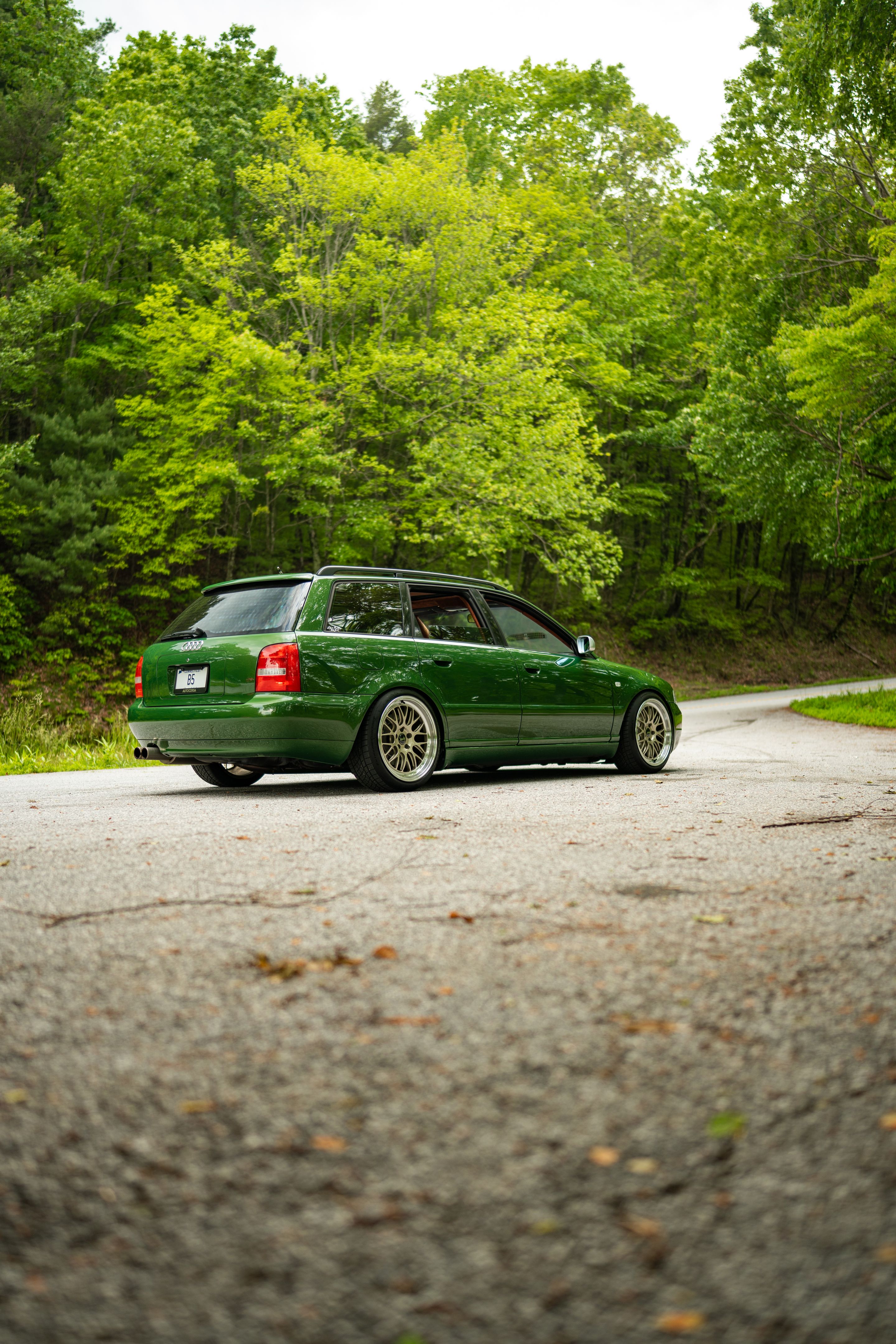 Green Audi B5 S4 Avant/Wagon with 18" ML-10RT Apex wheels in Machined Lip Gloss Motorsport Gold