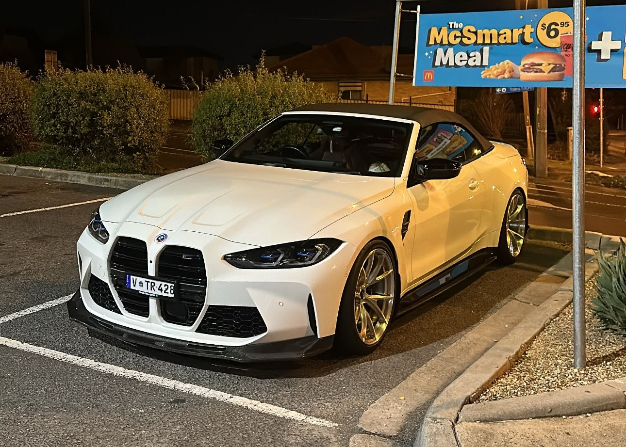 White BMW G83 Convertible M4 with 20" VS-5RS Apex wheels in Brushed Clear