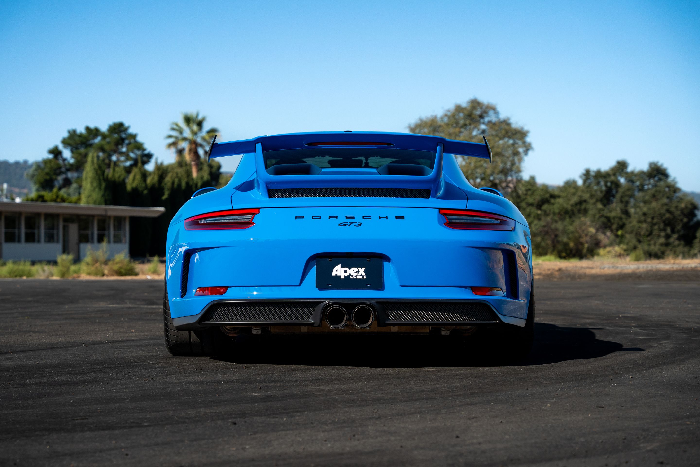 Blue Porsche 911 991.2 GT3 with 19" ML-10RT Apex wheels in Machined Lip Gloss Motorsport Gold