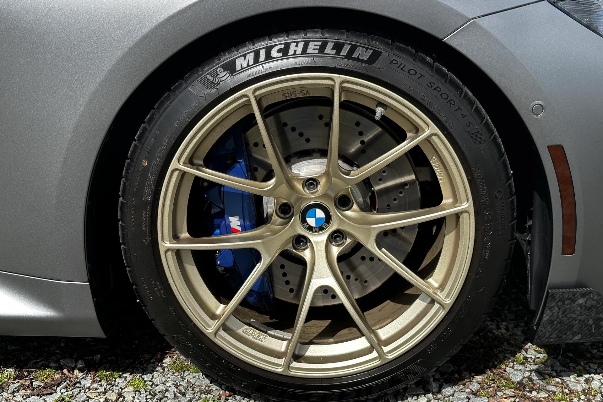 BMW G87 M2 with 19"/20" VS-5RS in Motorsport Gold