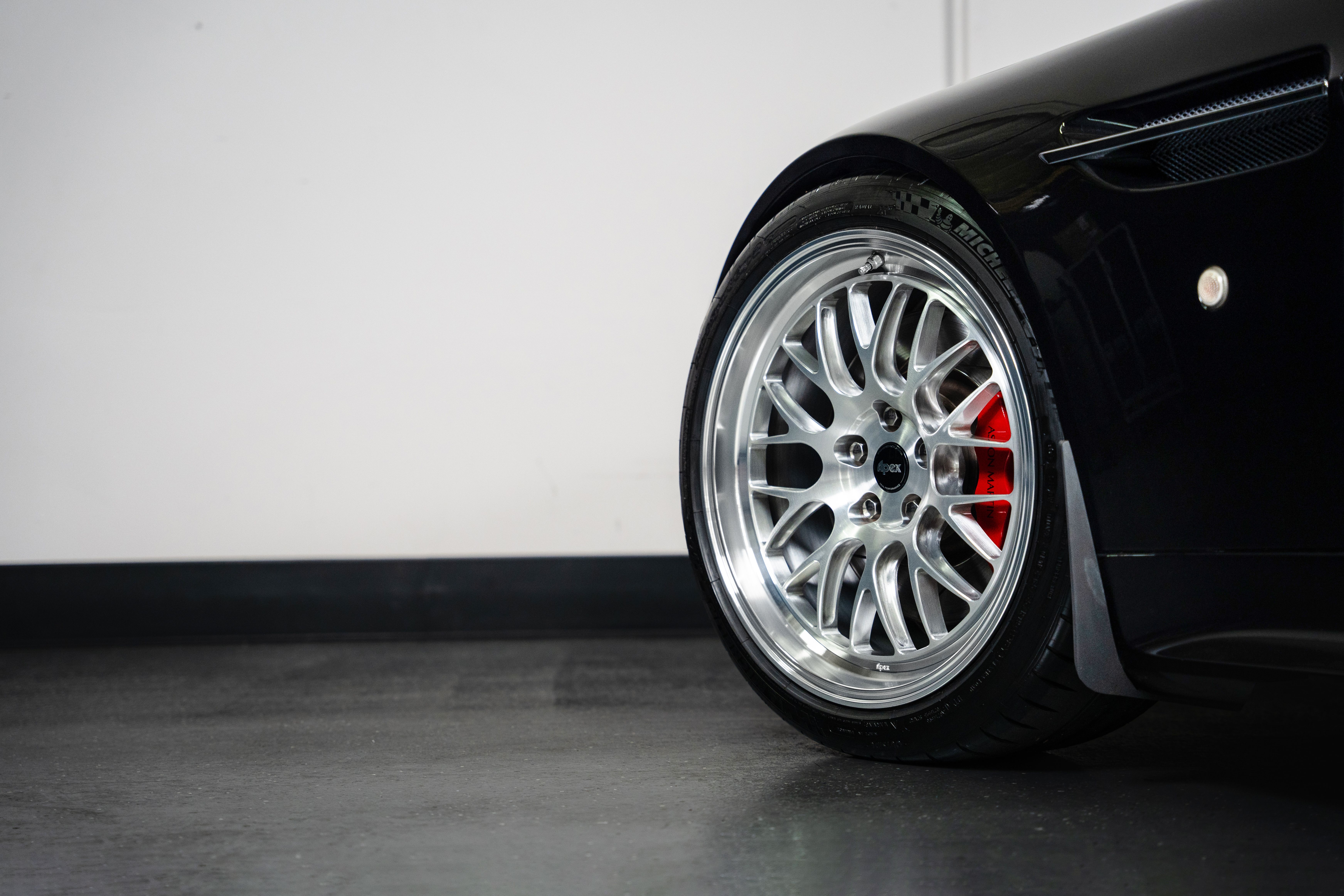 Aston Martin V8/V12 Vantage with 19