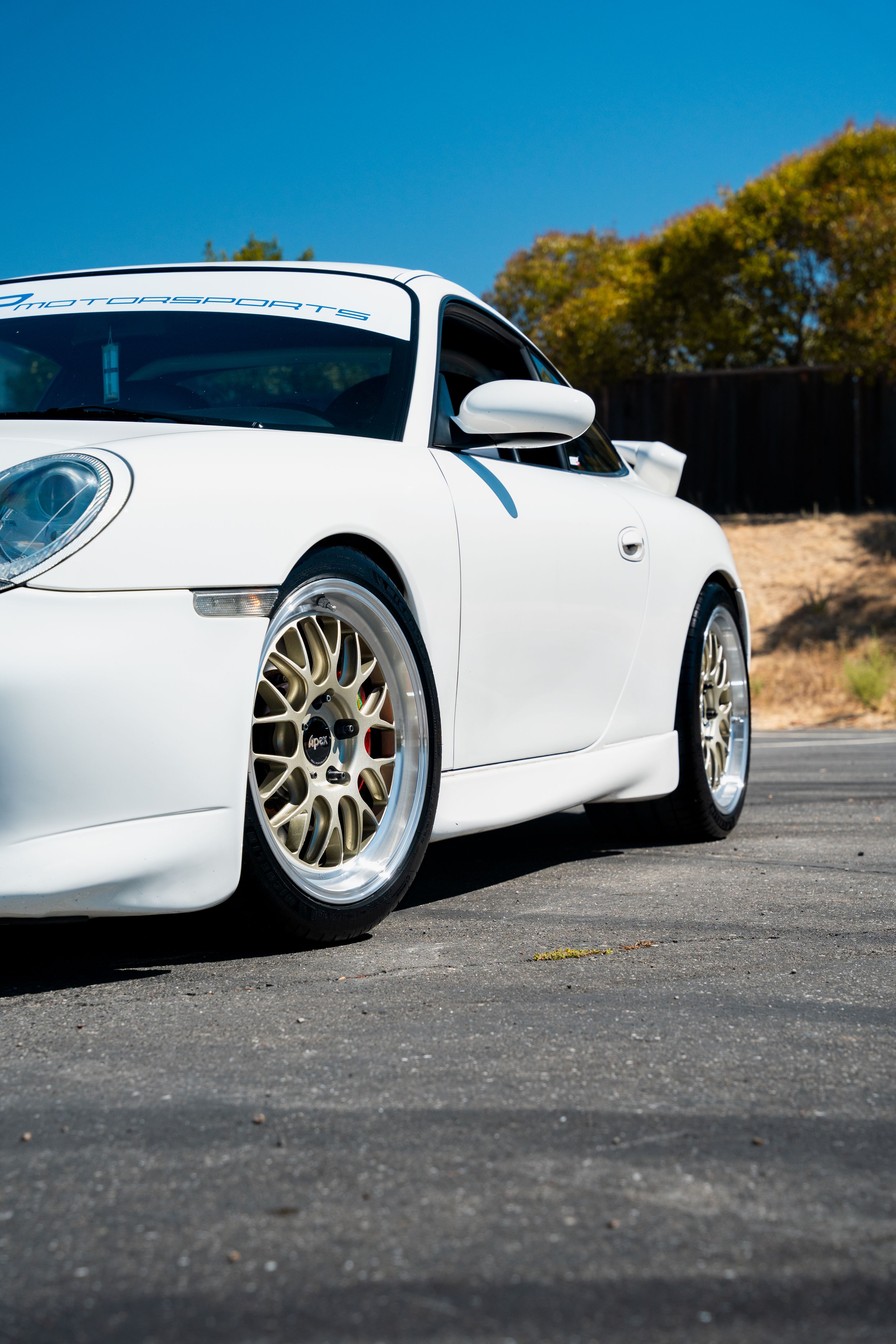 White Porsche 911 996 Carrera with 18" ML-10RT Apex wheels in Machined Lip Gloss Motorsport Gold