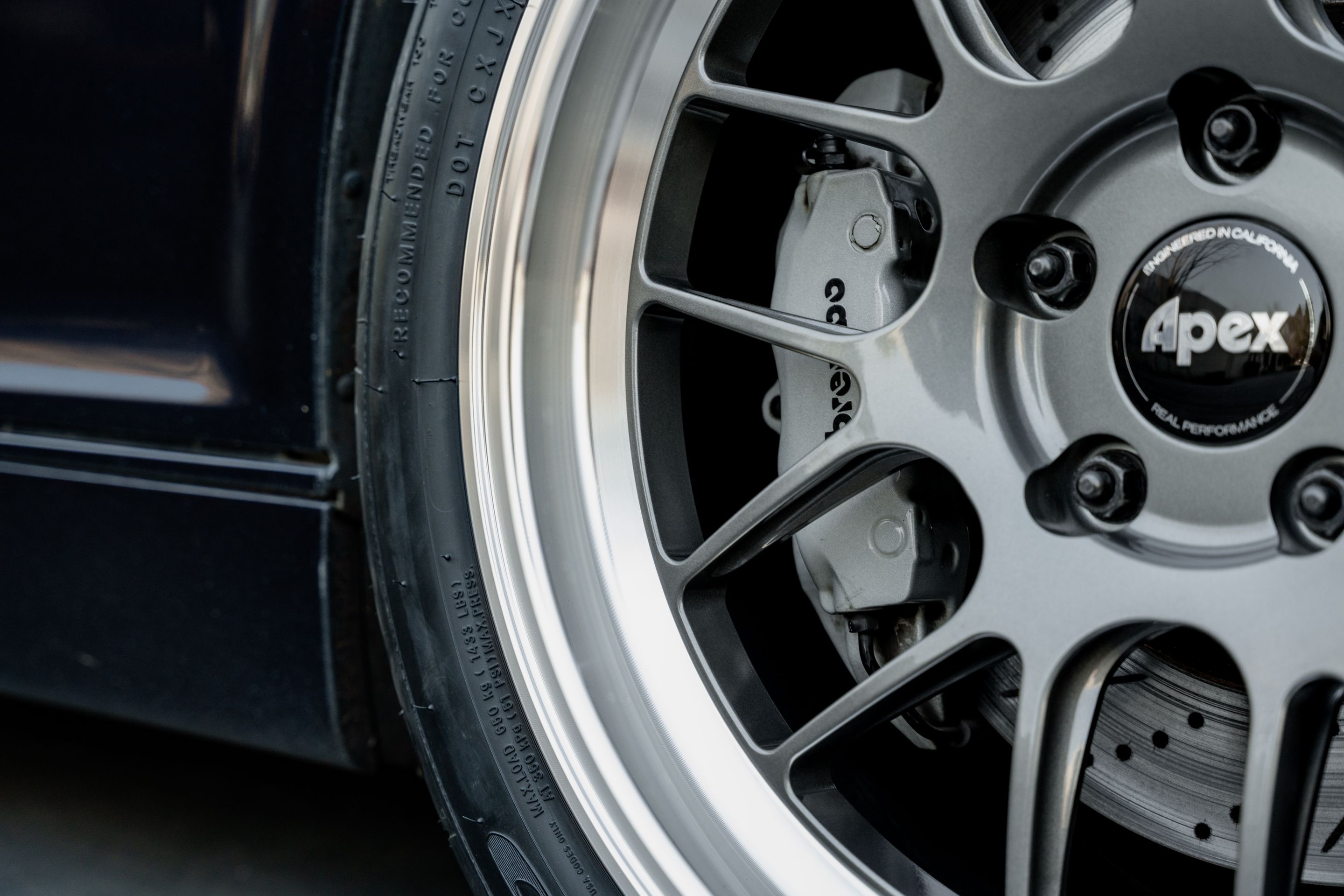 Black BMW E46 M3 with 18" ML-7RT Apex wheels in Machined Lip Anthracite