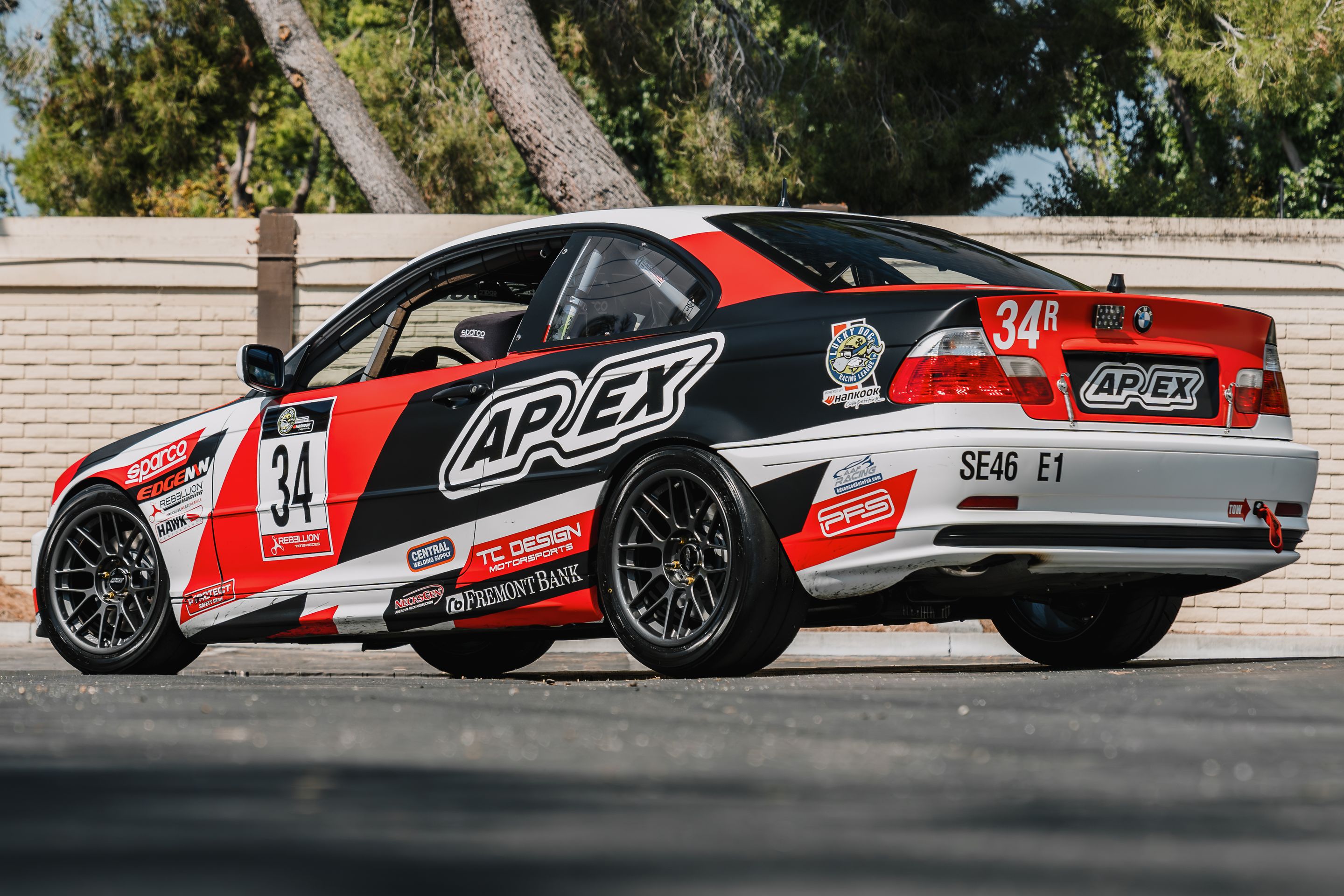 Race Livery BMW E46 3 Series with 17" ARC-8RT Apex wheels in Anthracite