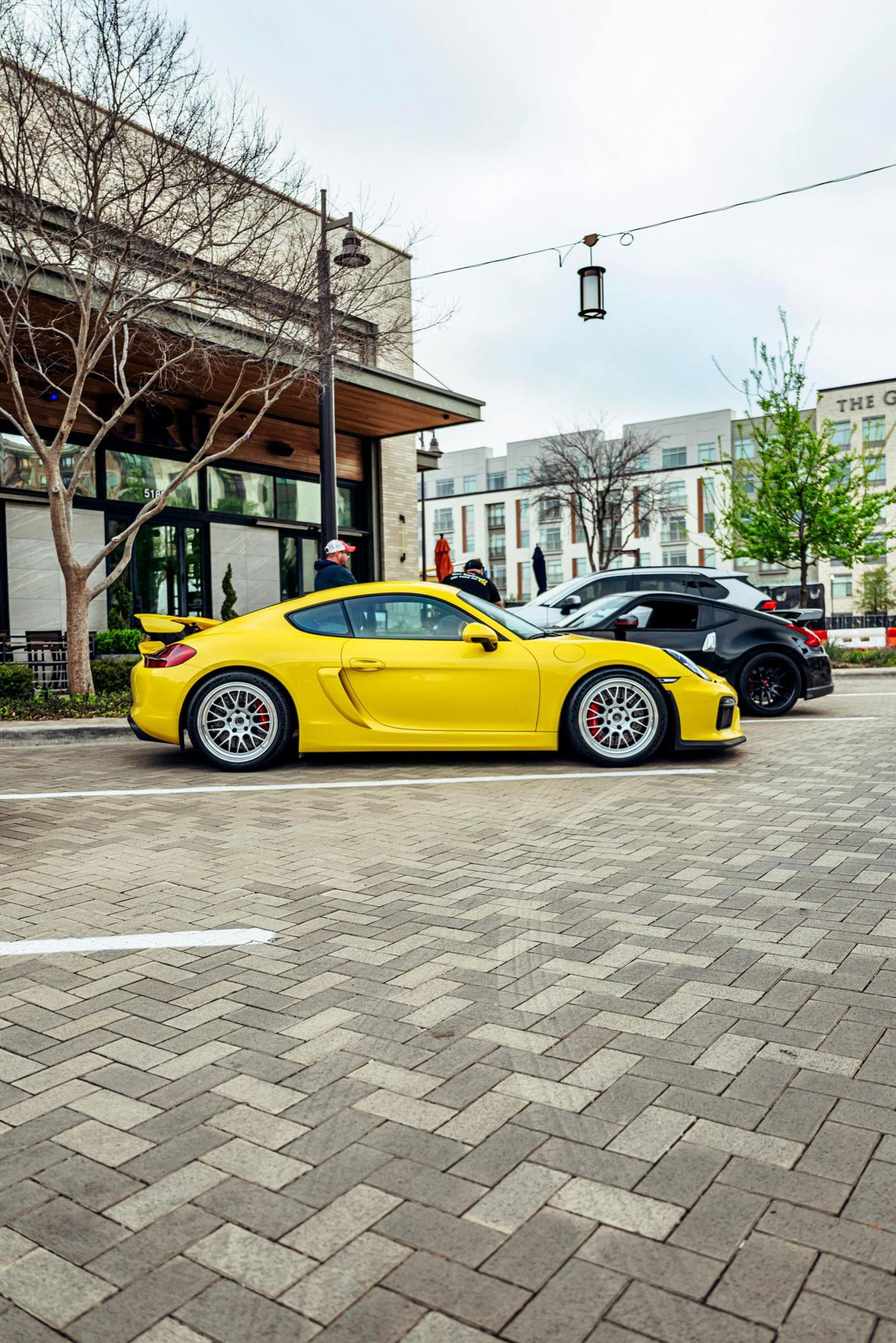 Yellow Porsche 981 Cayman GT4 with 19" ML-10RT Apex wheels in Machined Lip Race Silver