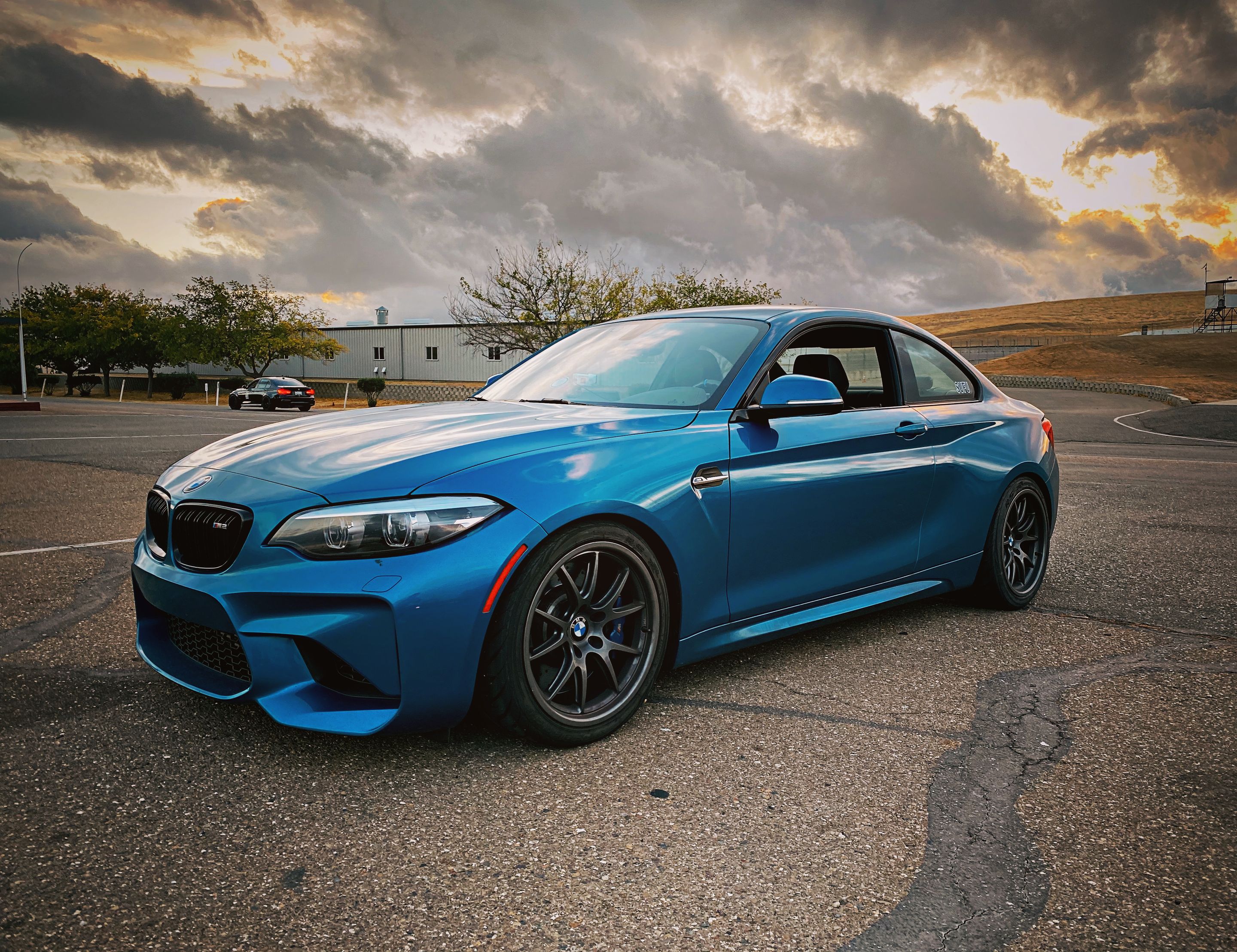 Blue BMW F87 M2 with 18" FL-5 Apex wheels in Anthracite