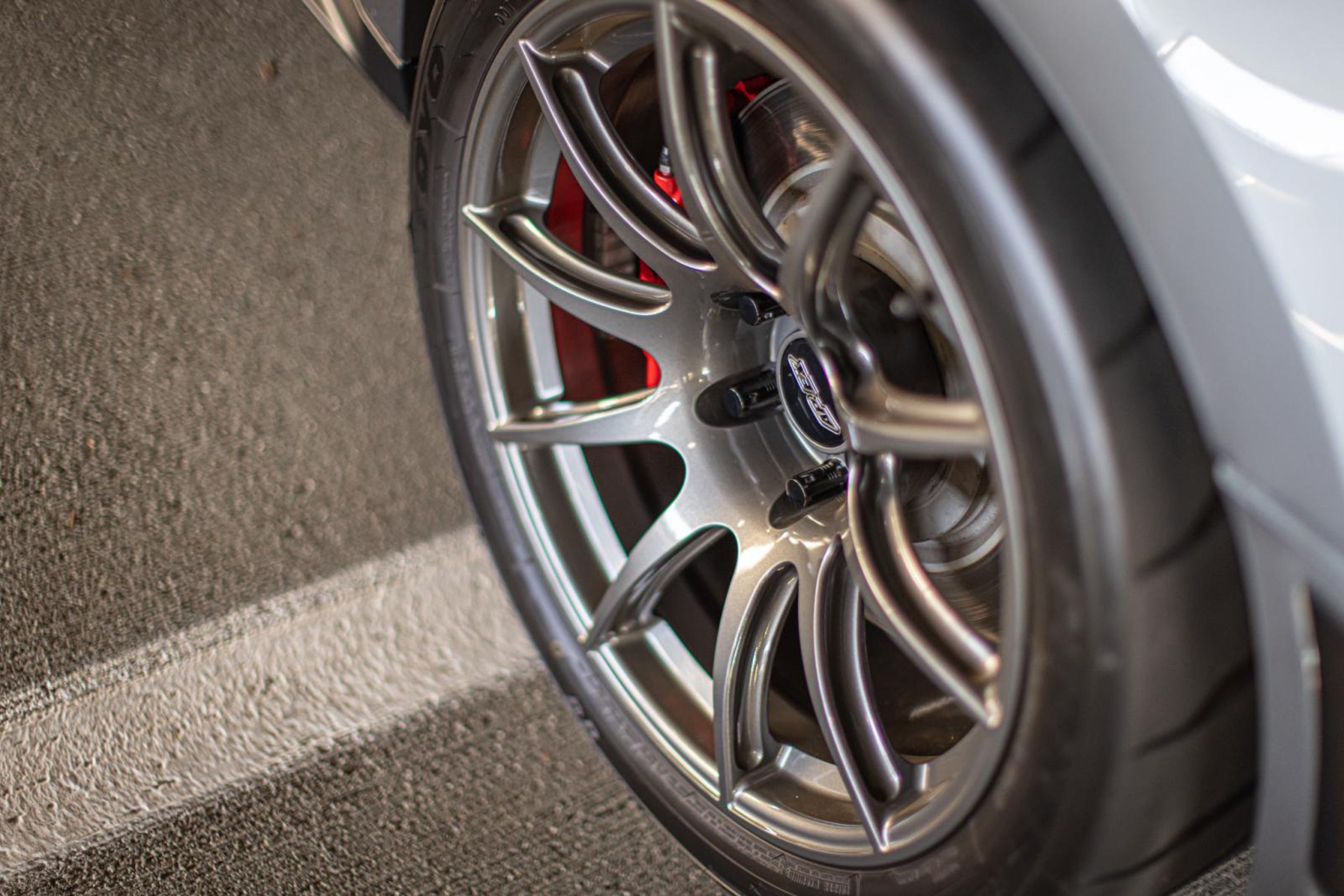 Grey Chevrolet 6th Gen Camaro ZL1 1LE with 19" SM-10 Apex wheels in Anthracite