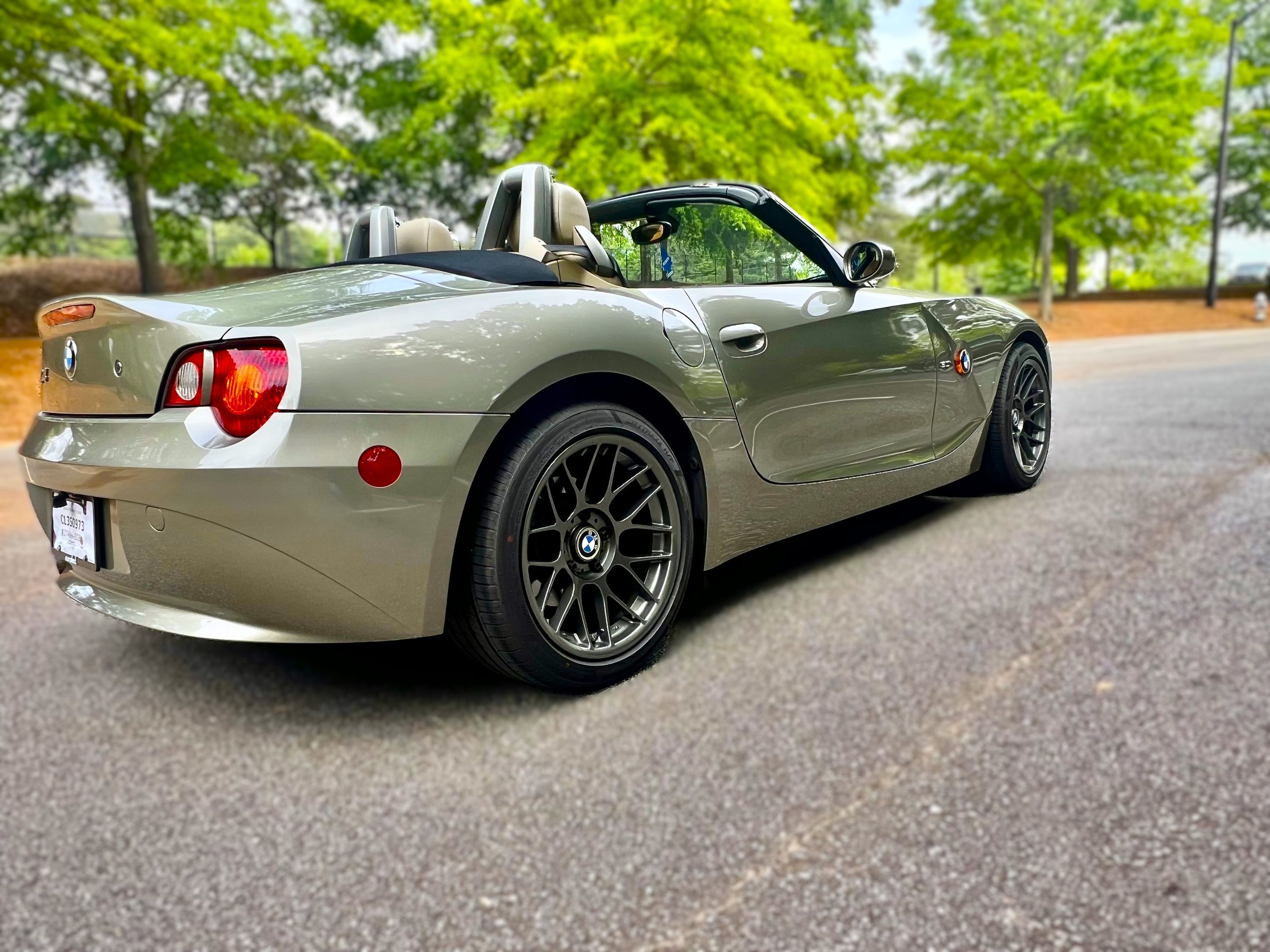 Silver BMW E85 Roadster Z4 with 17" ARC-8 Apex wheels in Anthracite