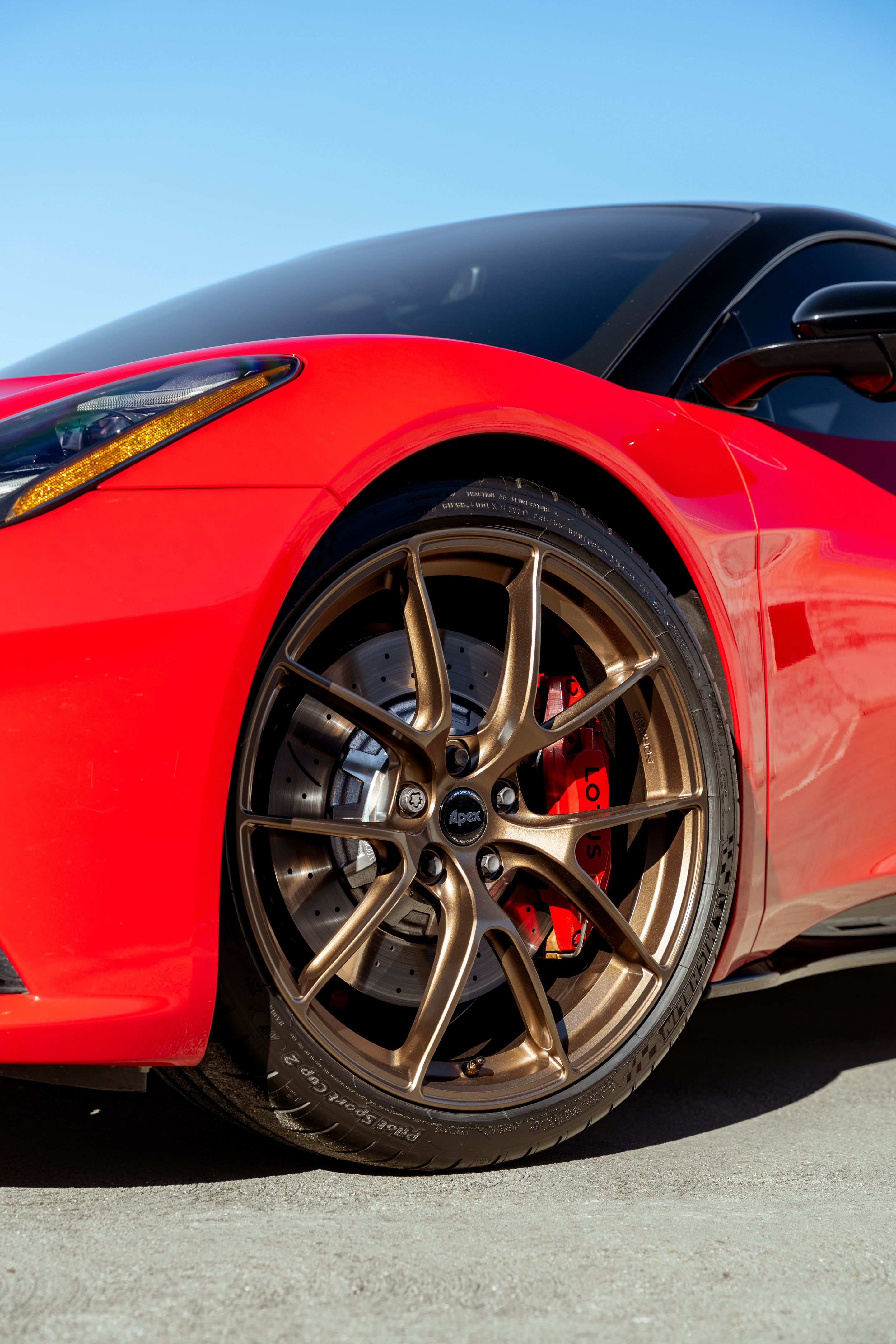 Red Lotus Emira with 20" VS-5RS Apex wheels in Anthracite