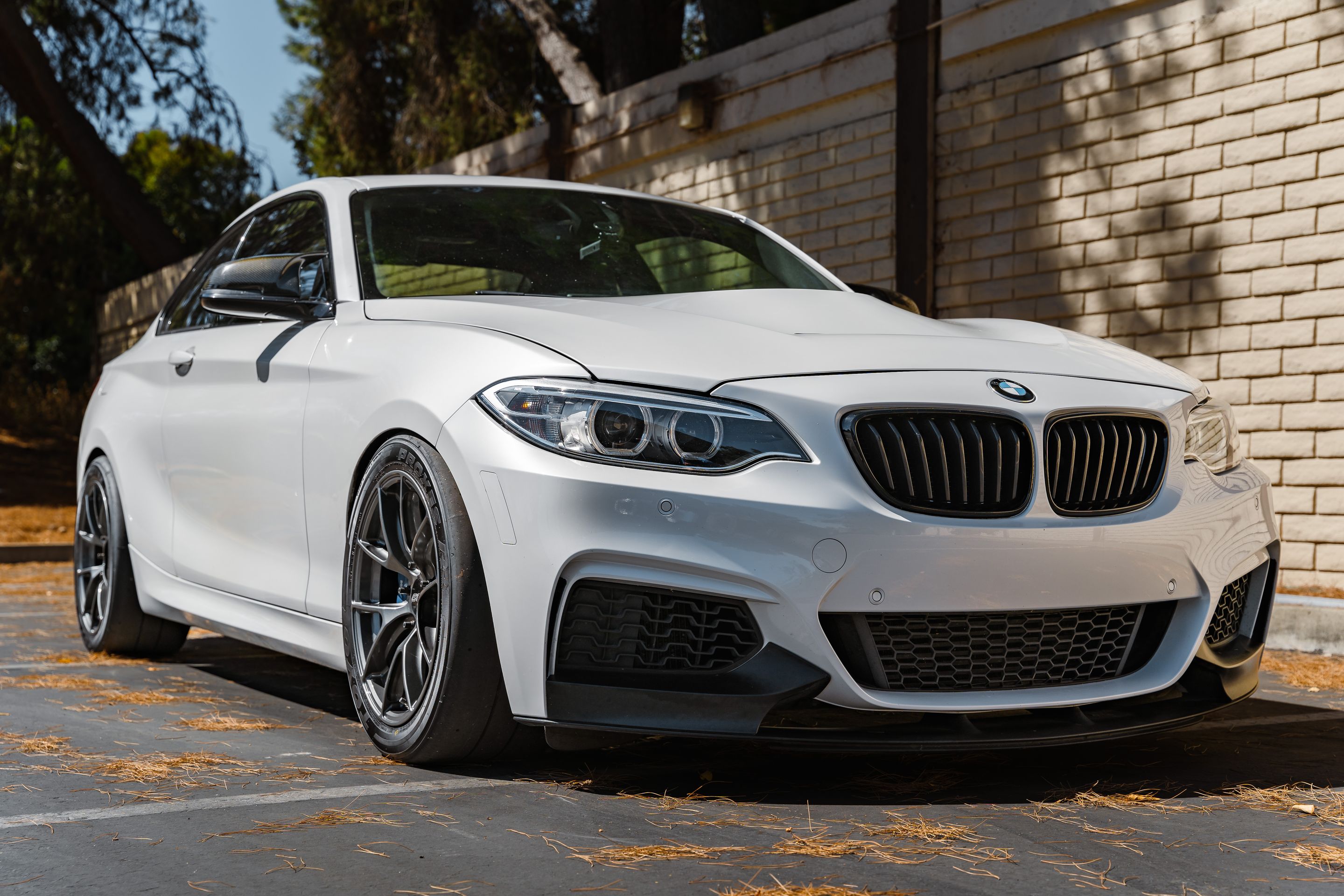 White BMW F22 Coupe 2 Series with 17" VS-5RS Apex wheels in Anthracite