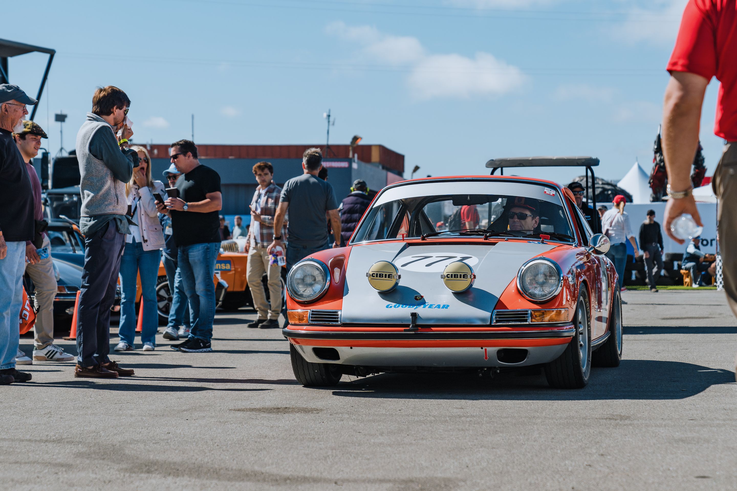 White Porsche 911 996 GT2 with 18" EC-7RS Apex wheels in Anthracite