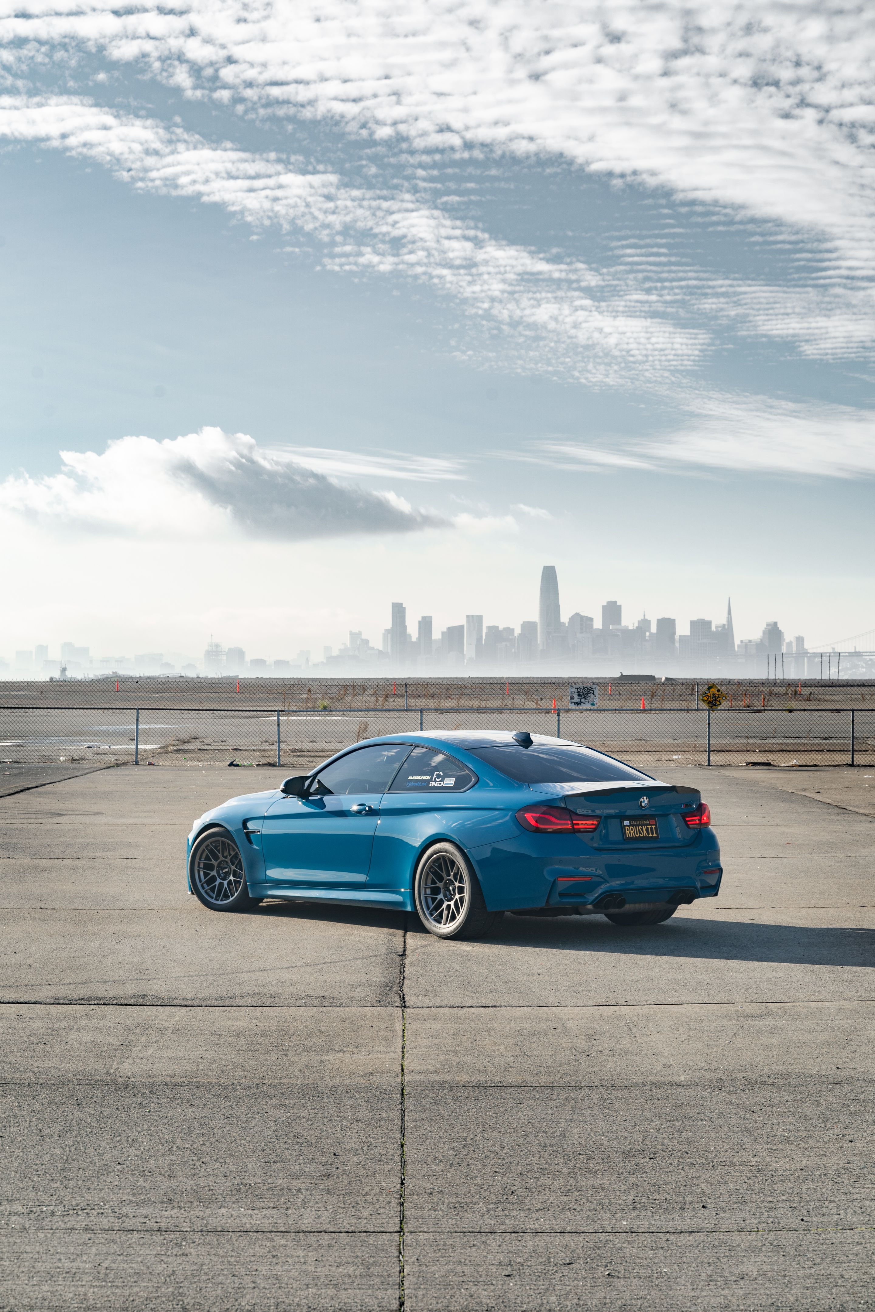 Blue BMW F82 Coupe M4 with 18" ARC-8 Apex wheels in Anthracite