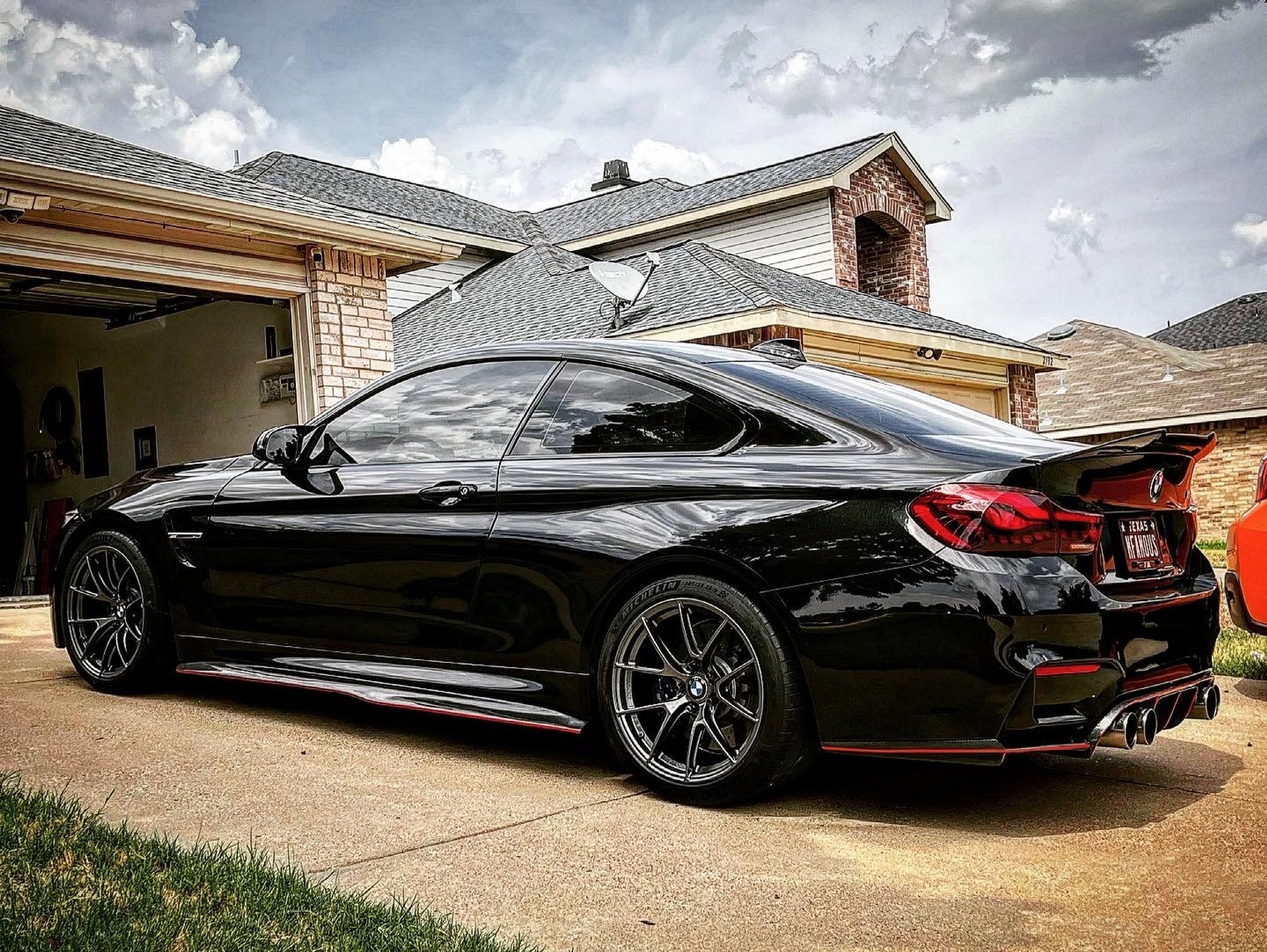 Black BMW F82 Coupe M4 with 18" VS-5RS Apex wheels in Anthracite