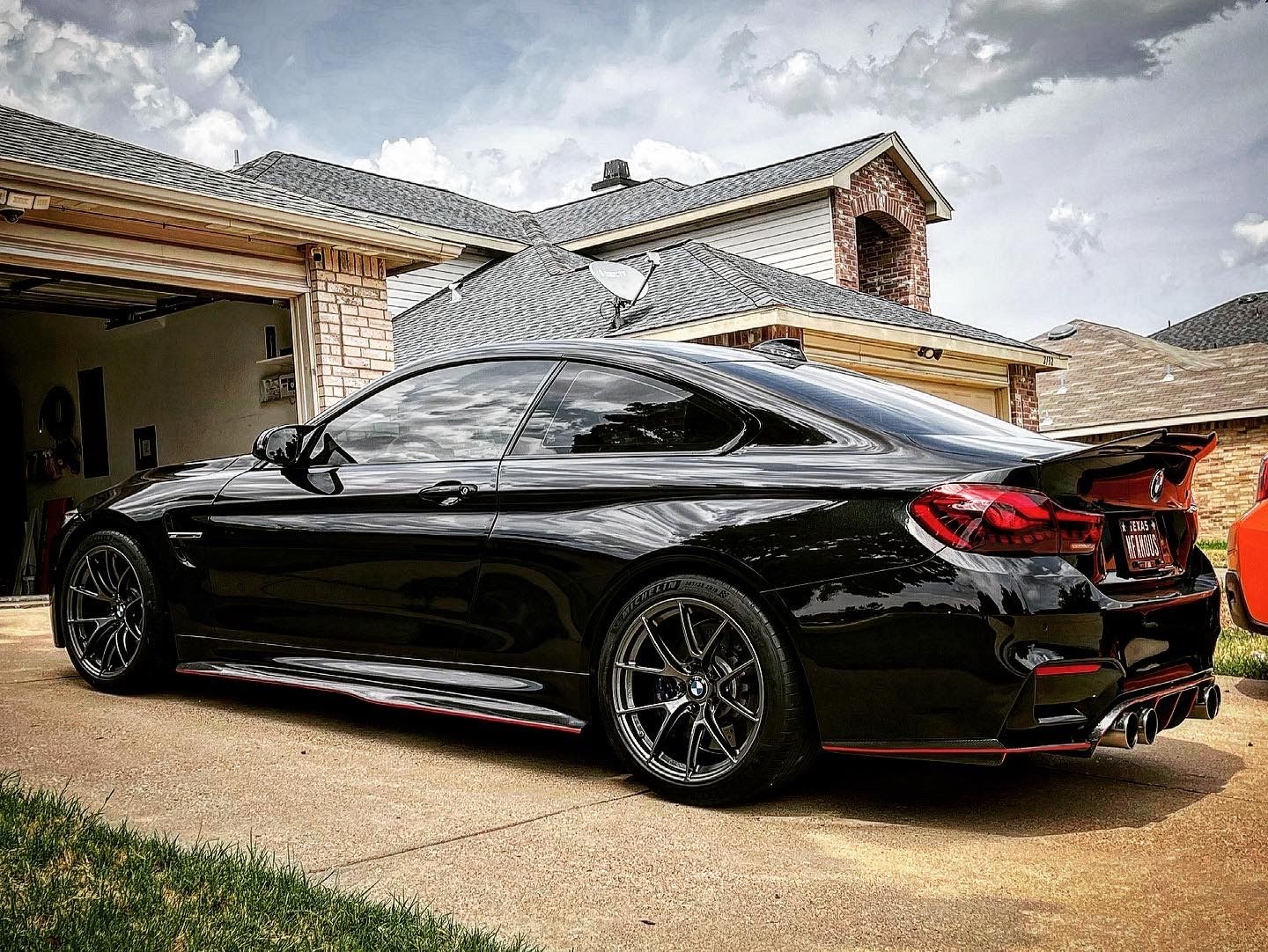 Black BMW F82 Coupe M4 with 18" VS-5RS Apex wheels in Anthracite