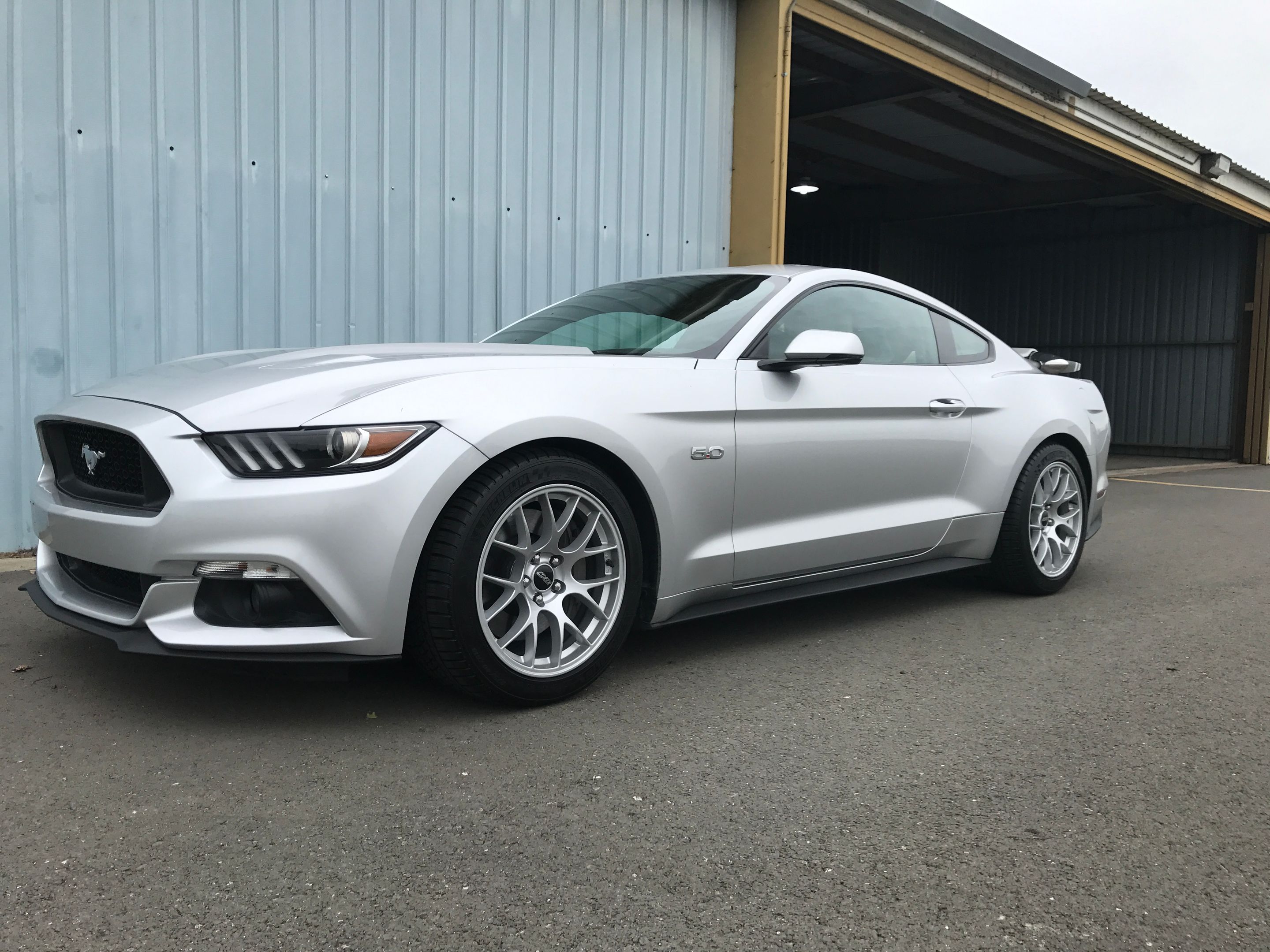 Silver Ford S550 Mustang GT with 18" EC-7 Apex wheels in Race Silver