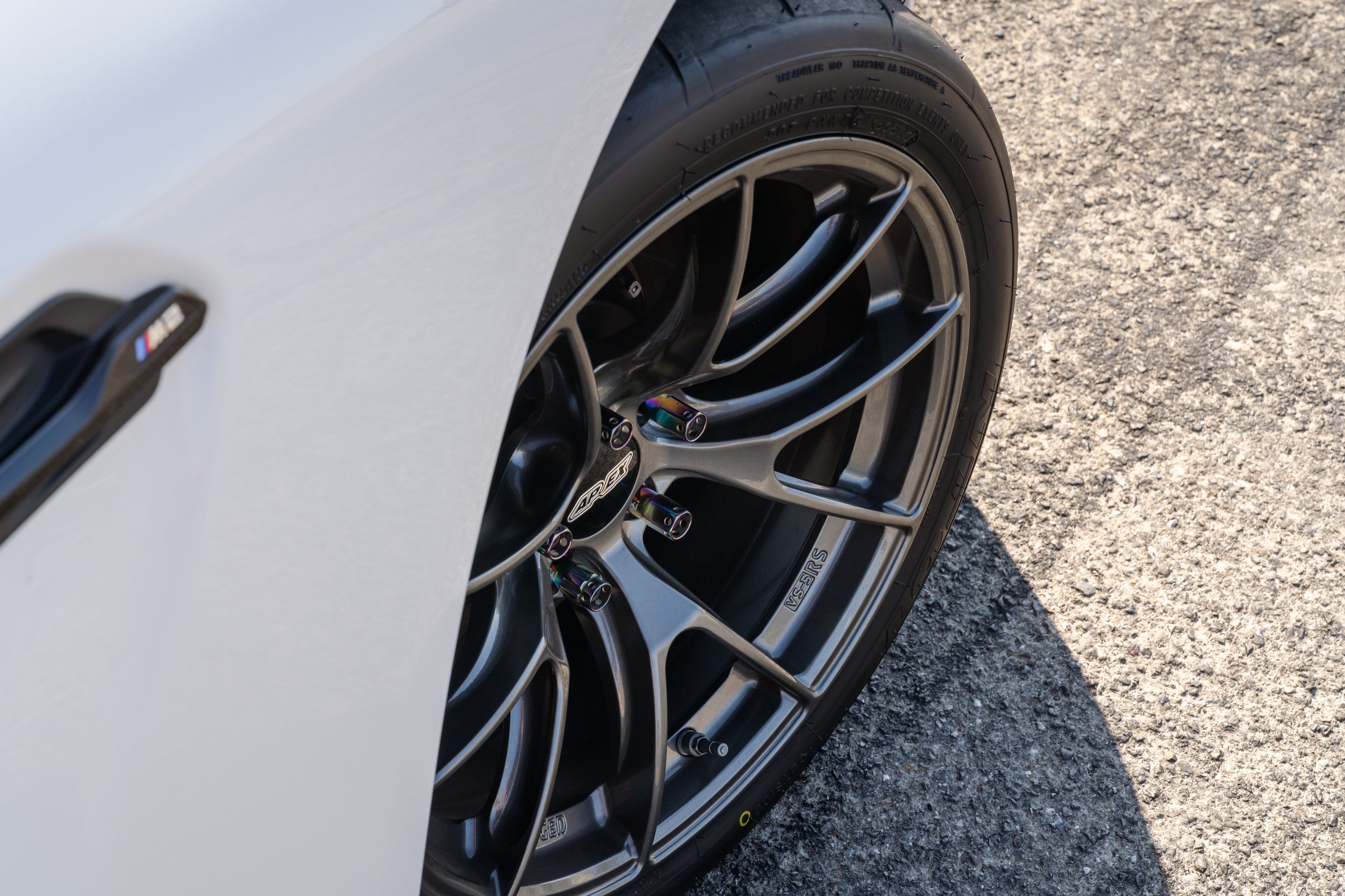 White BMW F87 M2 with 18" VS-5RS Apex wheels in Anthracite