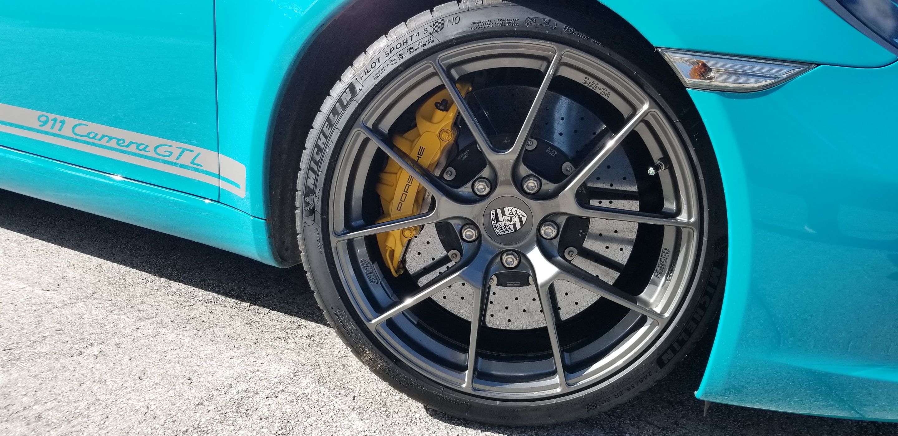 Blue Porsche 911 991.2 Carrera T with 20" VS-5RS Apex wheels in Anthracite
