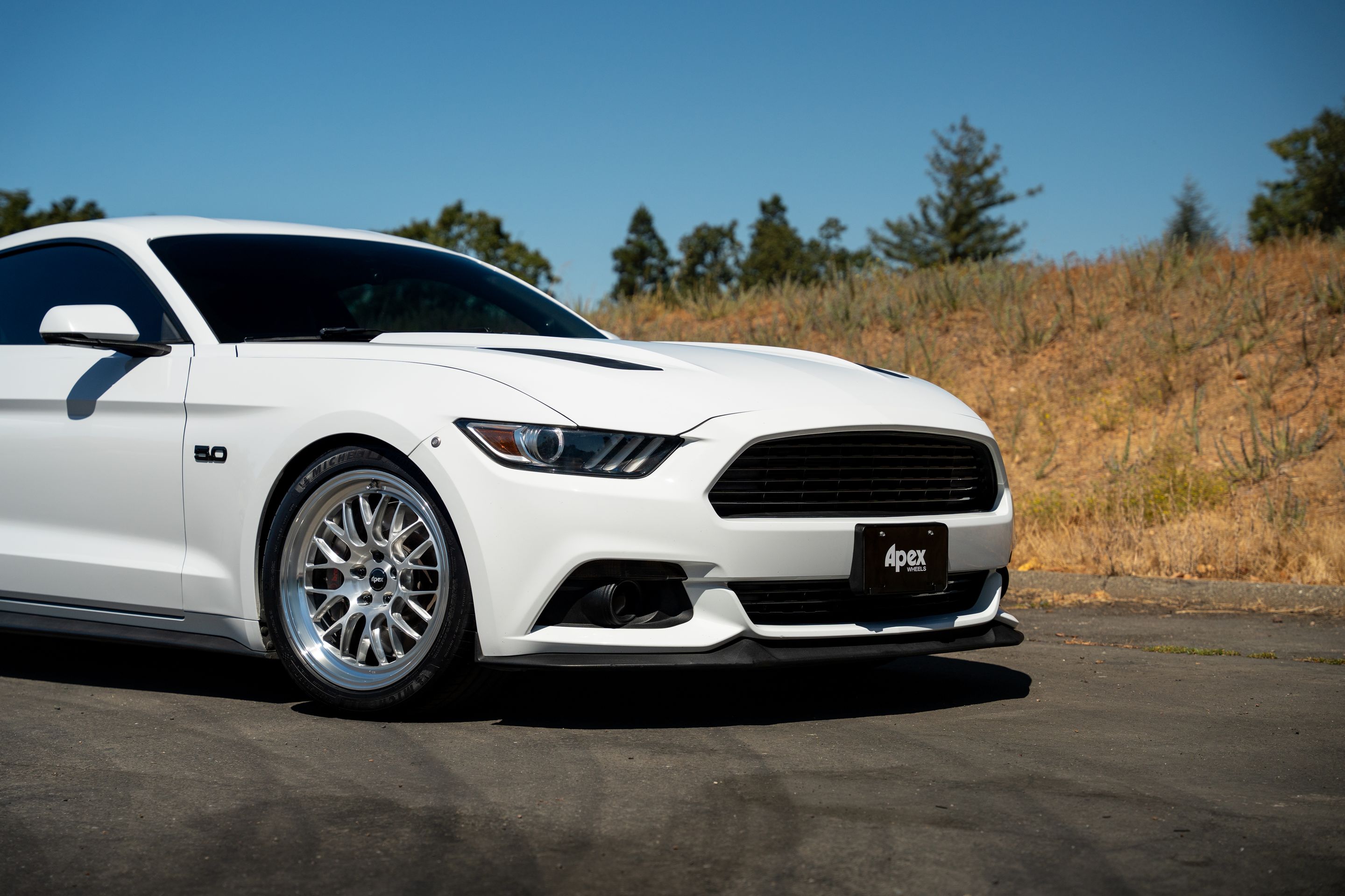 White Ford S550 Mustang GT with 19" ML-10RT Apex wheels in Machined Lip Brushed Clear