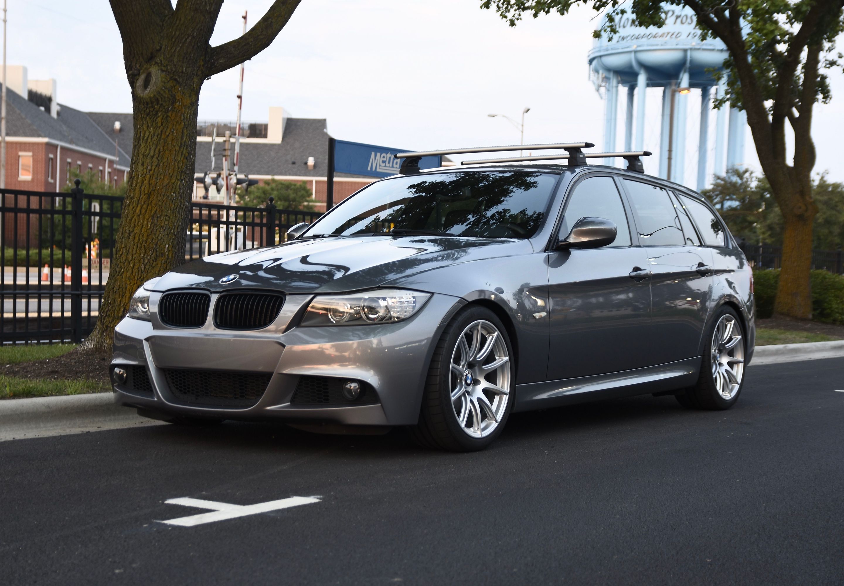 Grey BMW E91 LCI Wagon 3 Series with 18" SM-10 Apex wheels in Race Silver