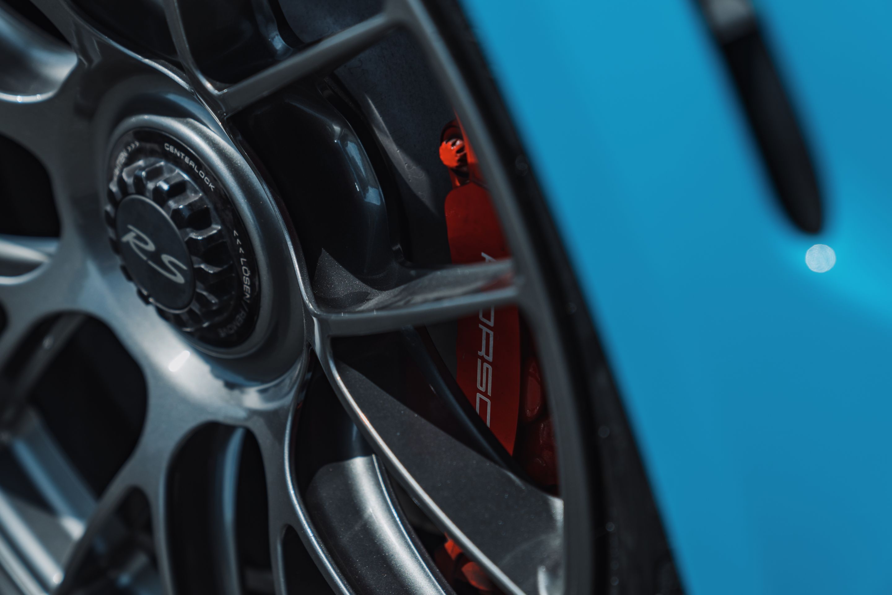 Blue Porsche 911 991.2 GT3 RS with 19" EC-7RS Apex wheels in Anthracite