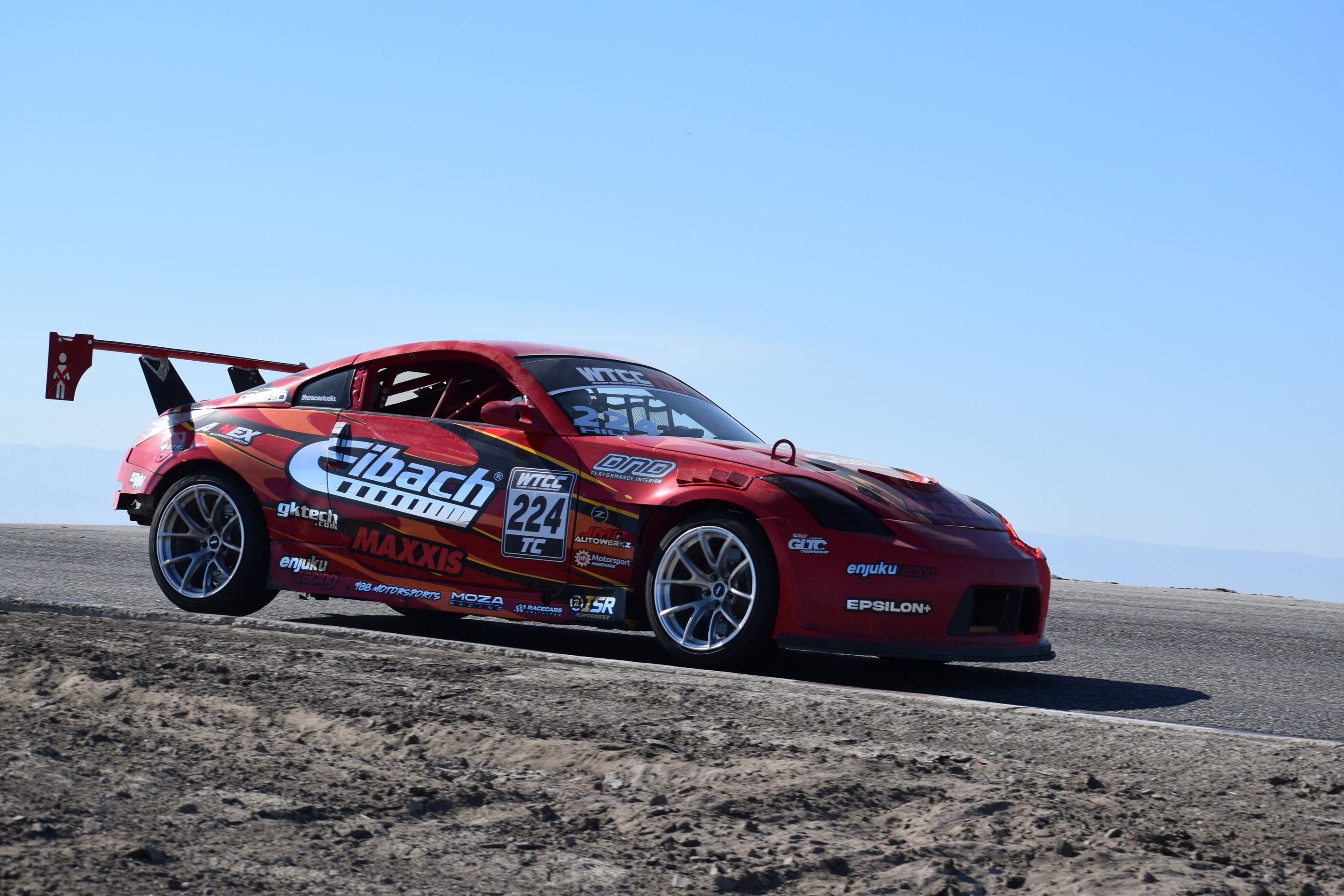Race Livery Nissan 350Z with 18" VS-5RS Apex wheels in Brushed Clear