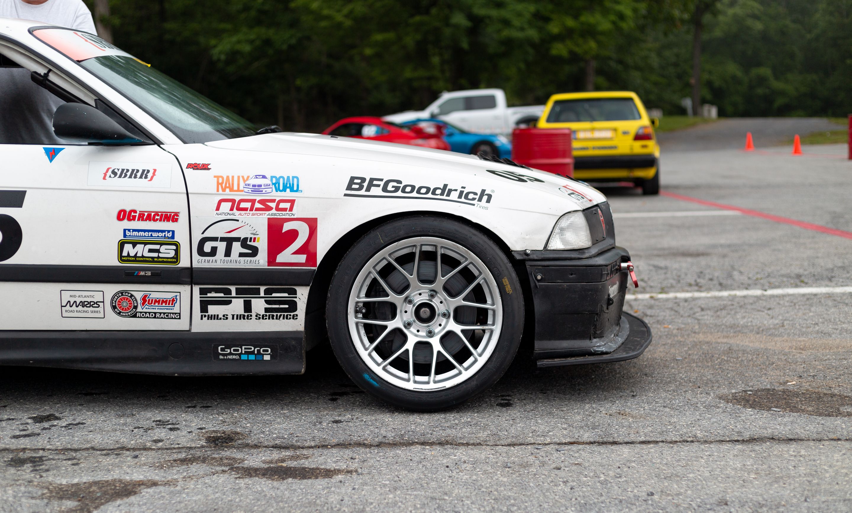 White BMW E36 M3 with 17" ARC-8 Apex wheels in Hyper Silver