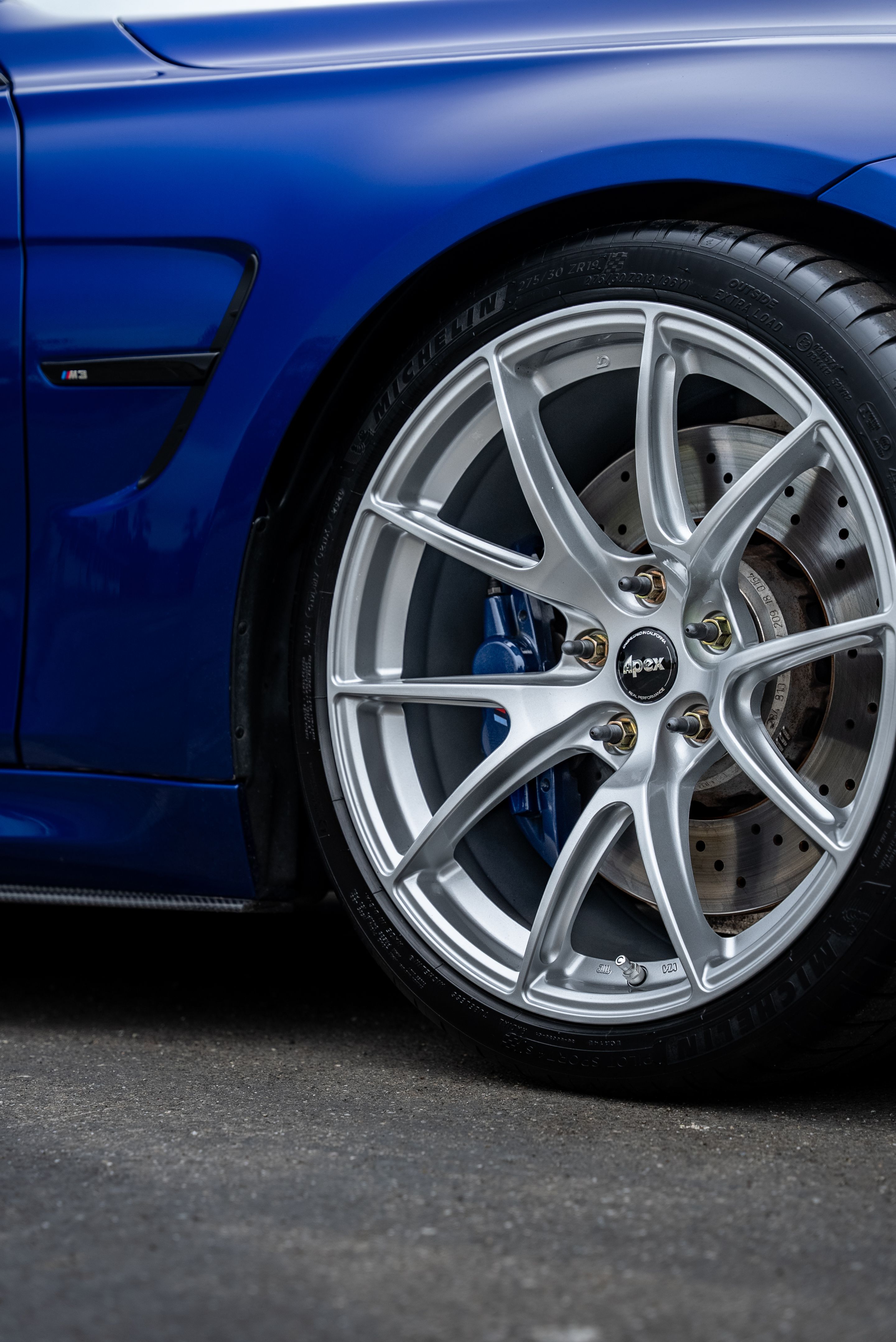 Blue BMW F80 M3 with 19" VS-5 Apex wheels in Race Silver