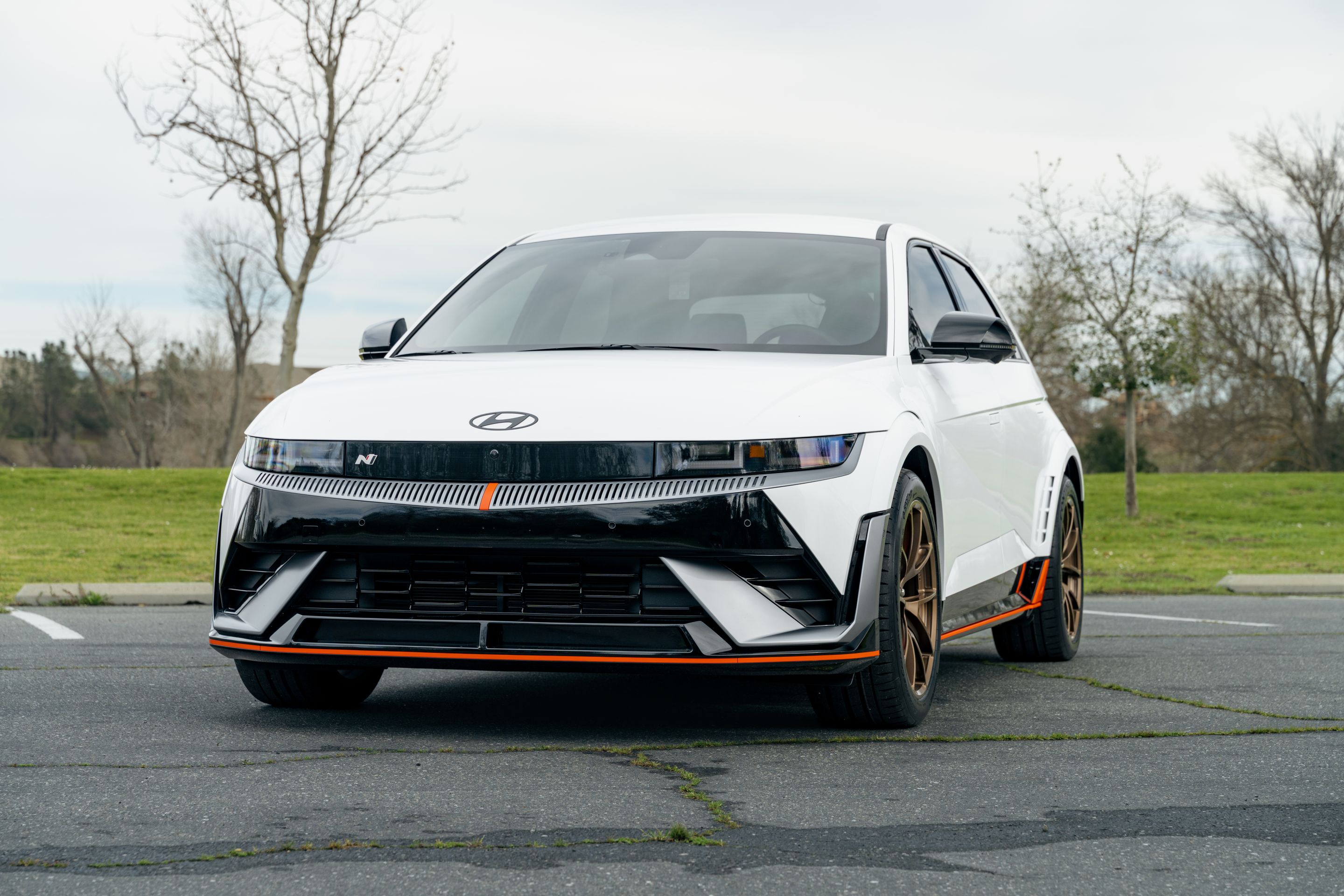 White Hyundai IONIQ 5 N with 20" VS-5RX Apex wheels in Satin Bronze