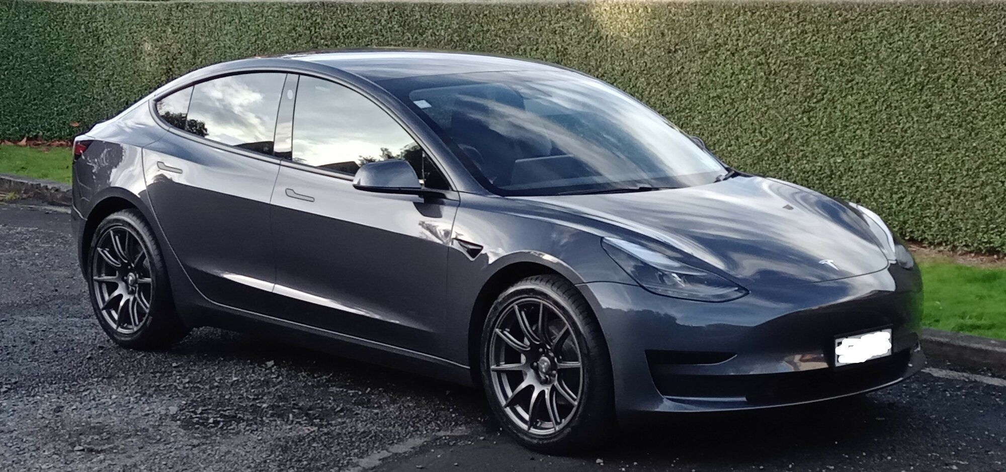 Grey Tesla Model 3 with 19" SM-10 Apex wheels in Anthracite