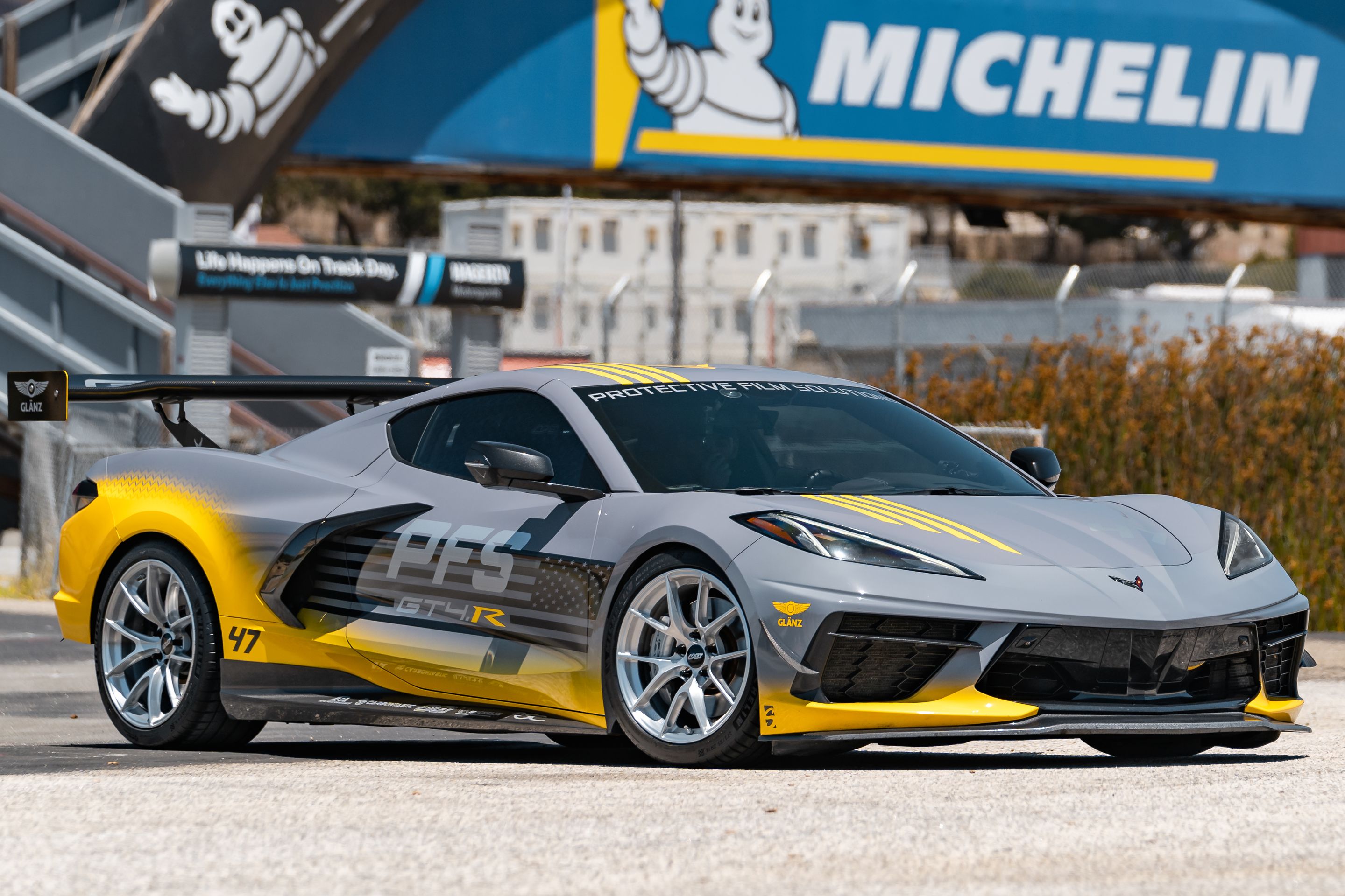 Grey Chevrolet C8 Corvette Stingray/Z51 with 18"/19" VS-5RS Apex wheels in Brushed Clear