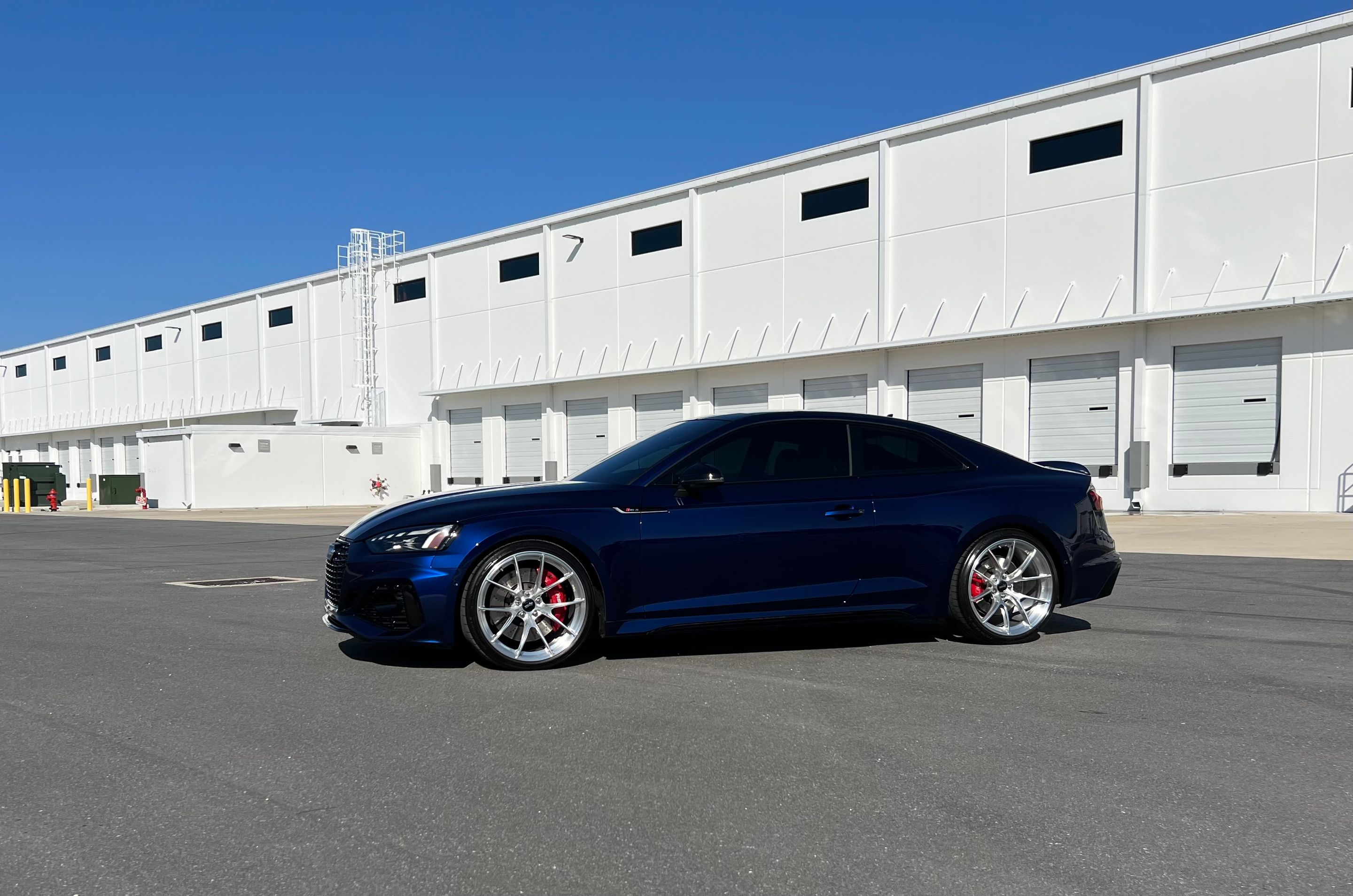 Blue Audi B9 RS 5 Coupe with 20" VS-5RS Apex wheels in Brushed Clear