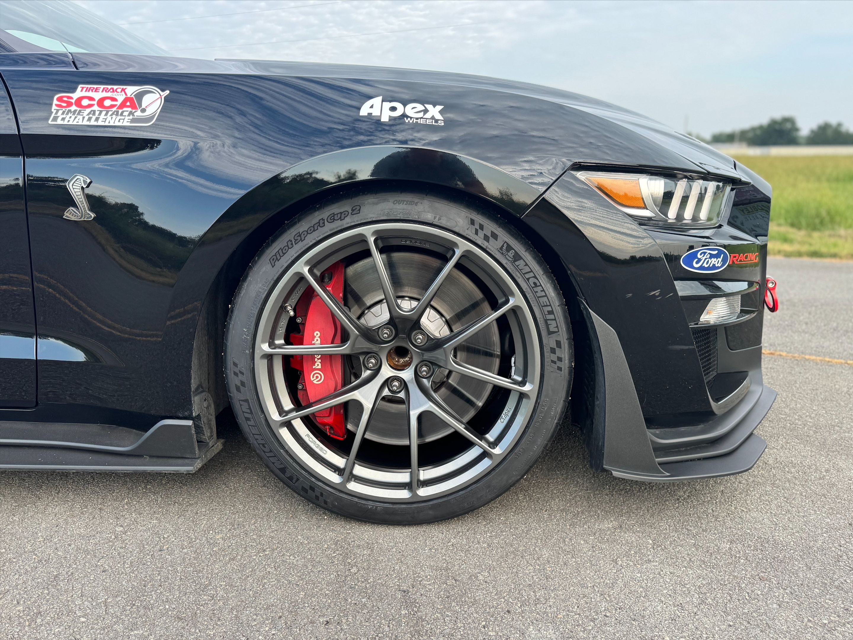 Black Ford S550 Mustang GT500 with 20" VS-5RE Apex wheels in Anthracite