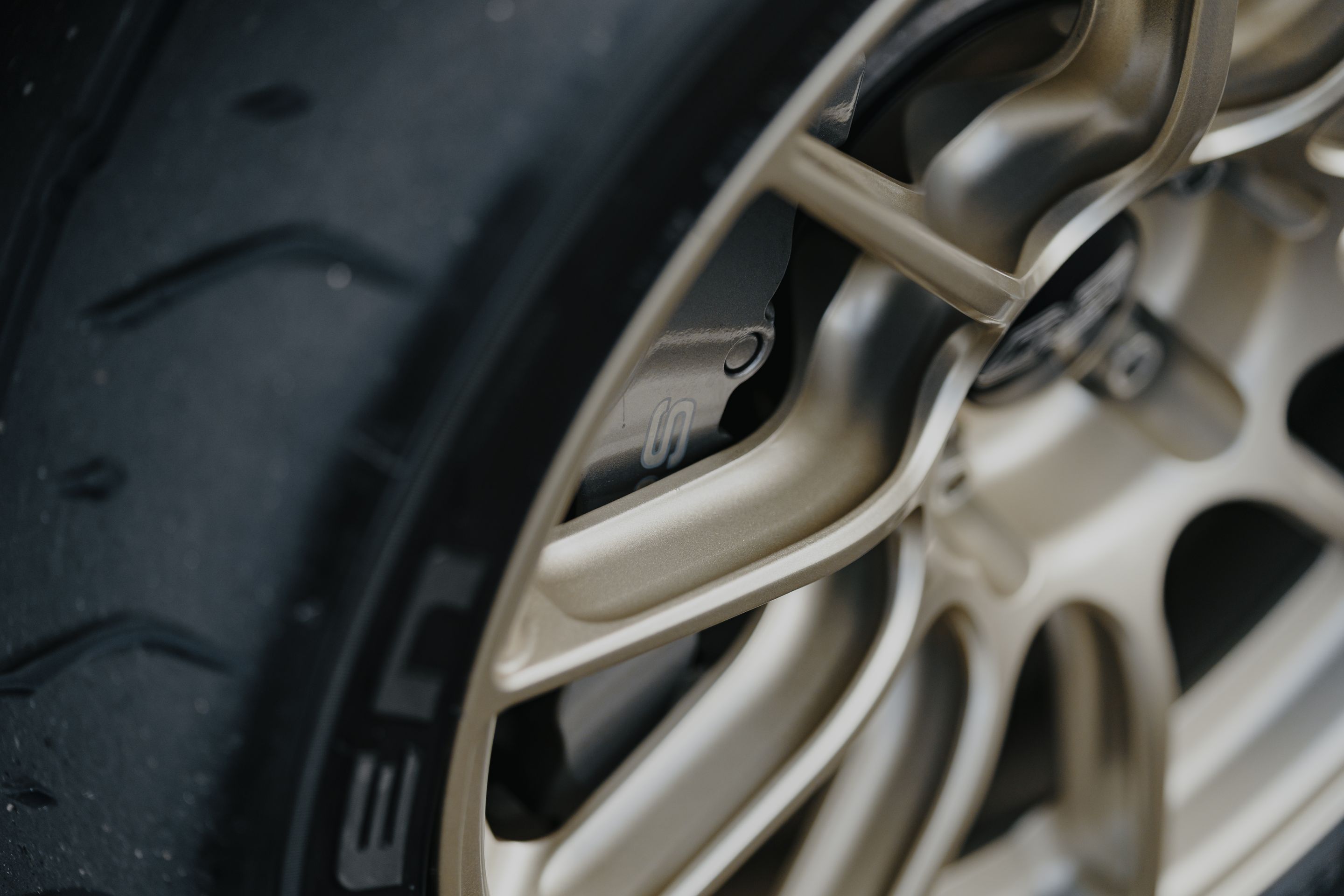 Black Audi FV/8S TT RS with 18" SM-10RS Apex wheels in Motorsport Gold