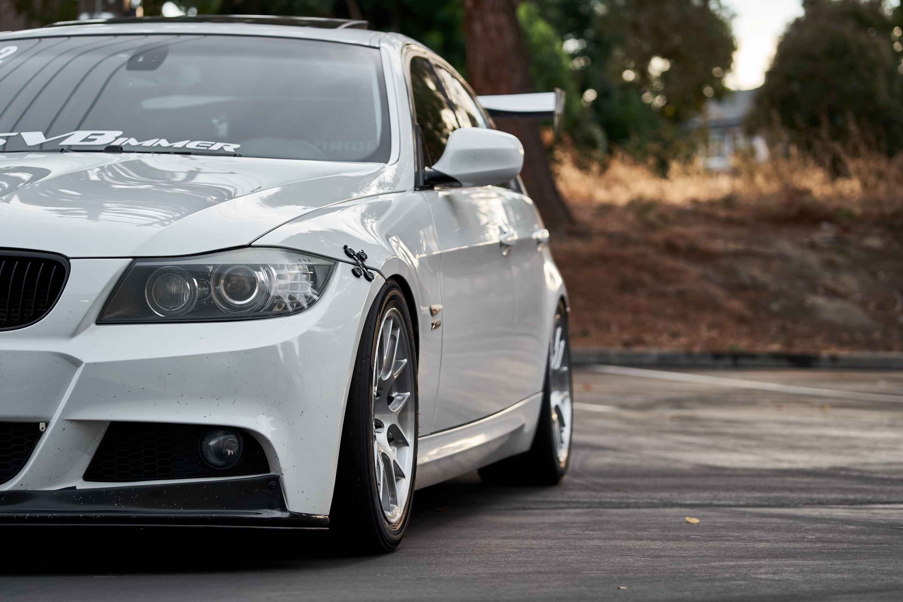 White BMW E90 LCI Sedan 3 Series with 17" EC-7R Apex wheels in Brushed Clear